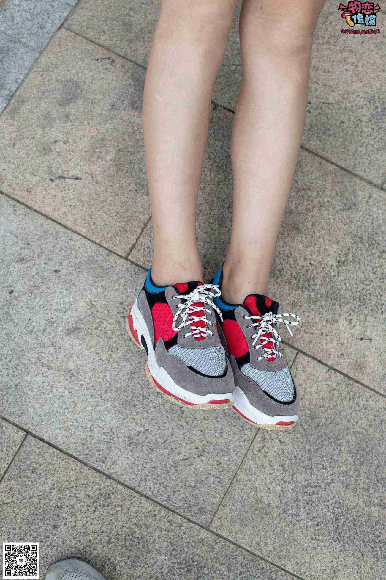 图片[61]-物恋传媒 No.049 露肩连衣裙搭配撞色老爹鞋，搭配粉色短棉袜 [126P] – 速更版-美库