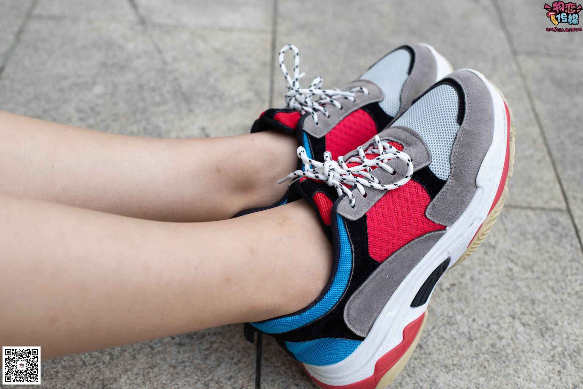 图片[62]-物恋传媒 No.049 露肩连衣裙搭配撞色老爹鞋，搭配粉色短棉袜 [126P] – 速更版-美库