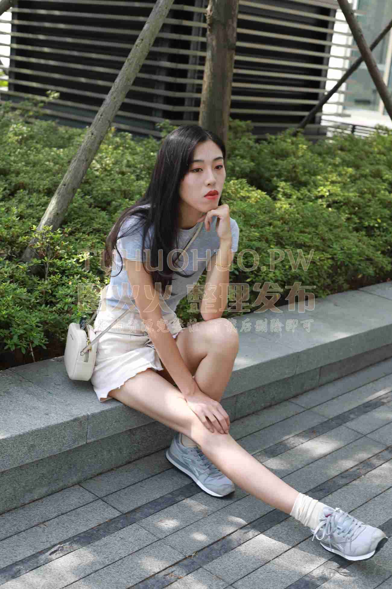 图片[47]-勿恋传媒 No.050 待我长发及腰,只为你的微笑,灰色NB配浅黄棉袜 [145P] – 速更版-美库