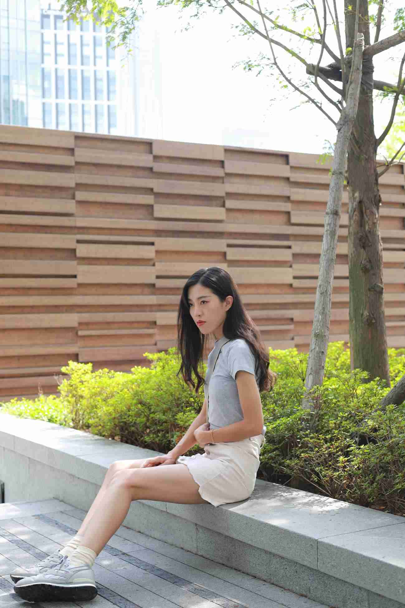 图片[49]-勿恋传媒 No.050 待我长发及腰,只为你的微笑,灰色NB配浅黄棉袜 [145P] – 速更版-美库