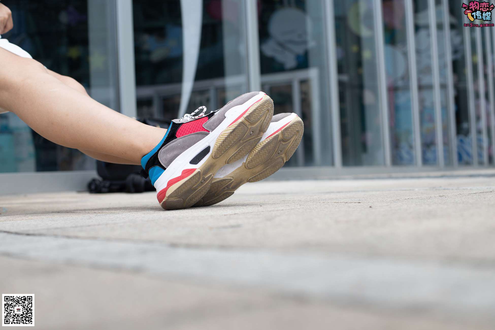 图片[65]-物恋传媒 No.049 露肩连衣裙搭配撞色老爹鞋，搭配粉色短棉袜 [126P] – 速更版-美库