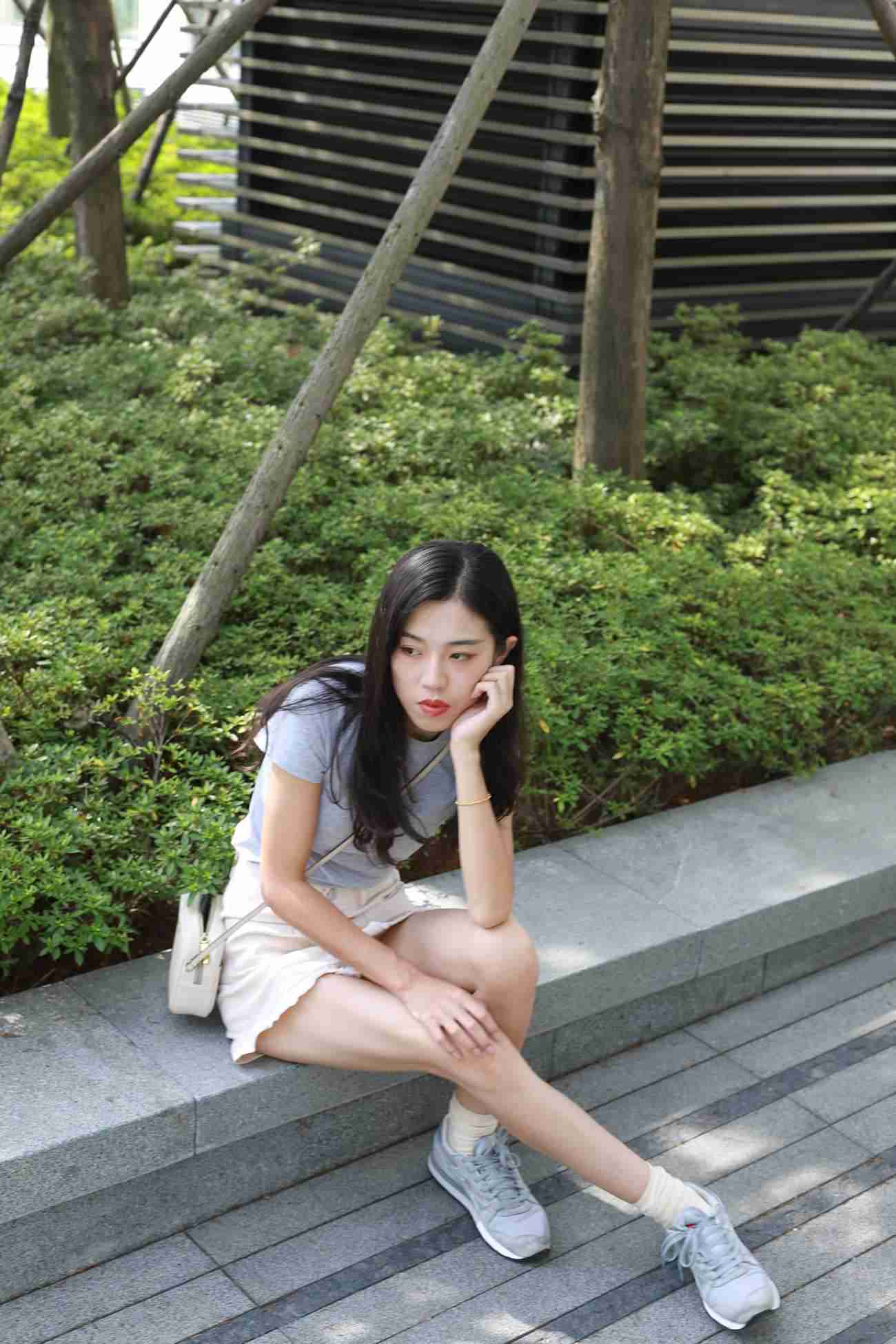 图片[50]-勿恋传媒 No.050 待我长发及腰,只为你的微笑,灰色NB配浅黄棉袜 [145P] – 速更版-美库