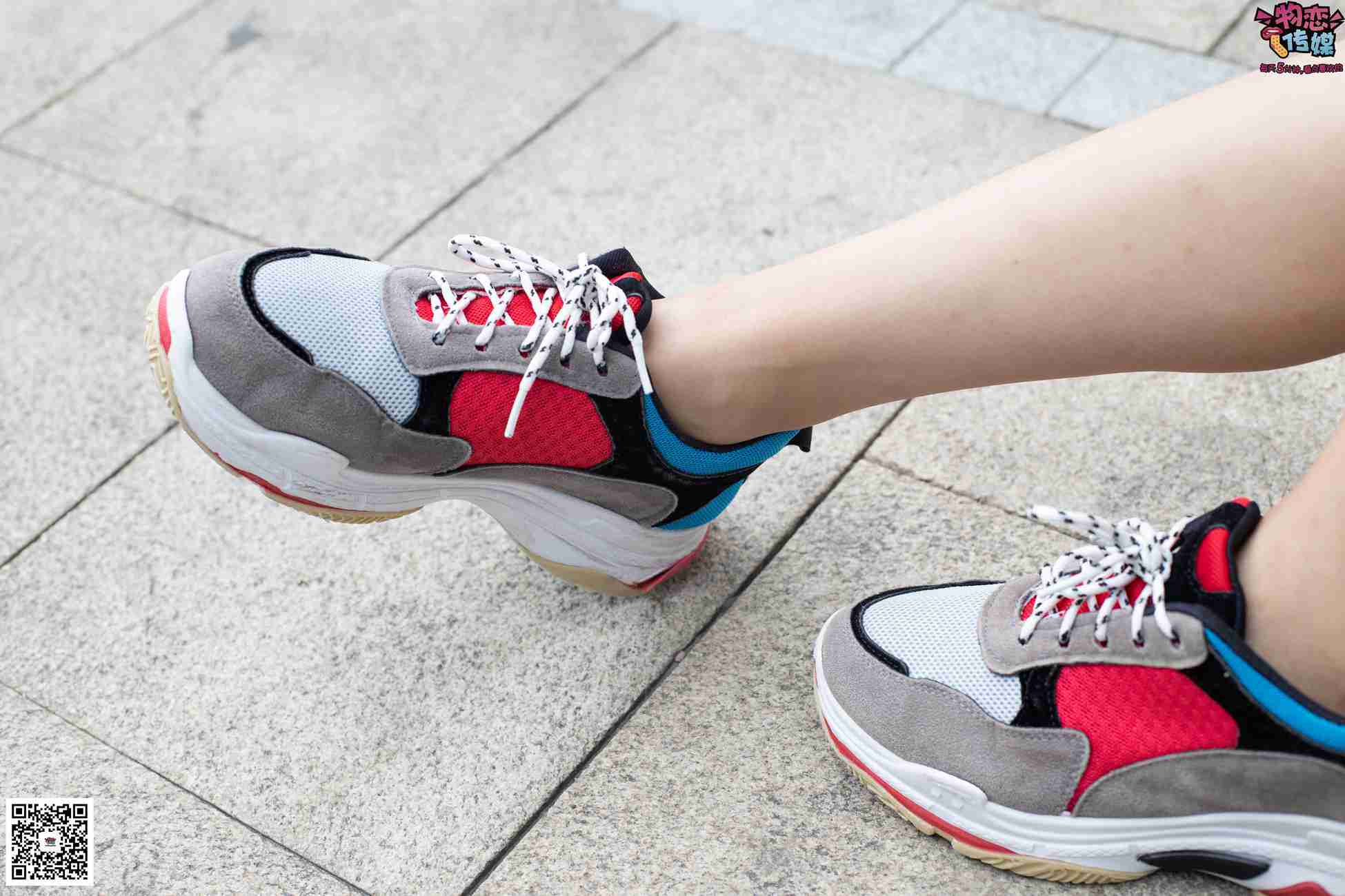 图片[70]-物恋传媒 No.049 露肩连衣裙搭配撞色老爹鞋，搭配粉色短棉袜 [126P] – 速更版-美库