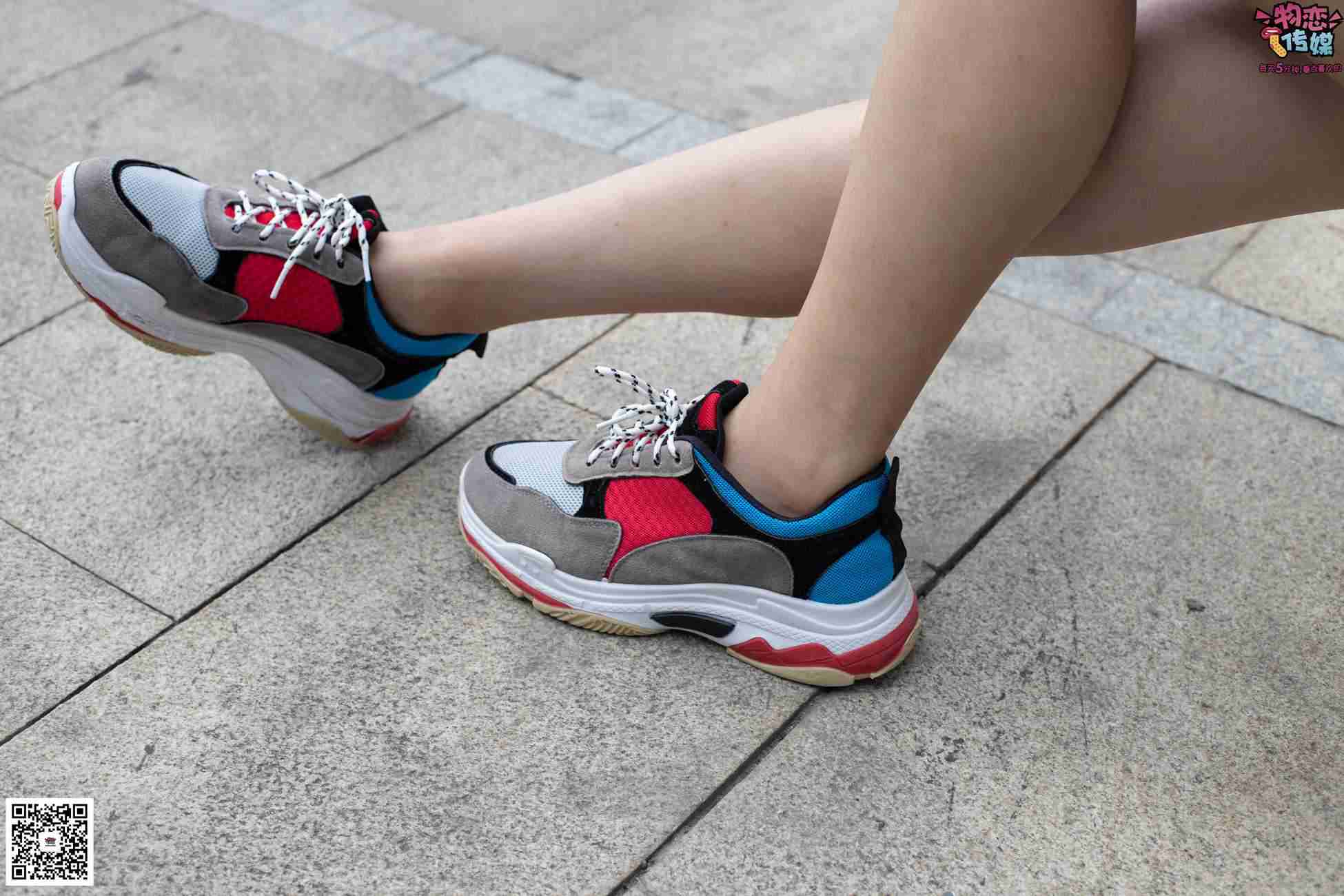 图片[71]-物恋传媒 No.049 露肩连衣裙搭配撞色老爹鞋，搭配粉色短棉袜 [126P] – 速更版-美库