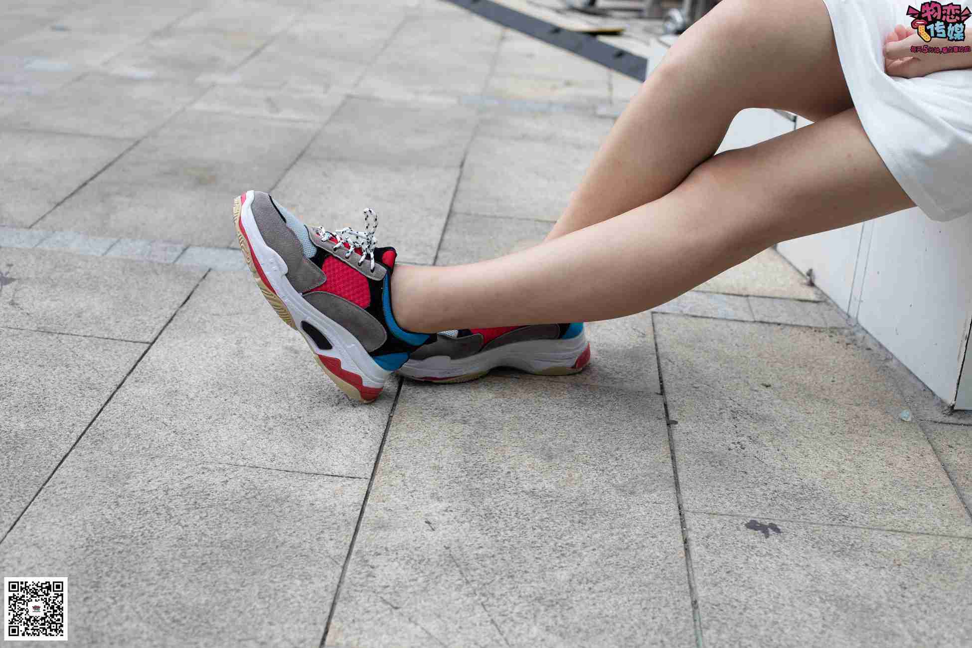图片[73]-物恋传媒 No.049 露肩连衣裙搭配撞色老爹鞋，搭配粉色短棉袜 [126P] – 速更版-美库