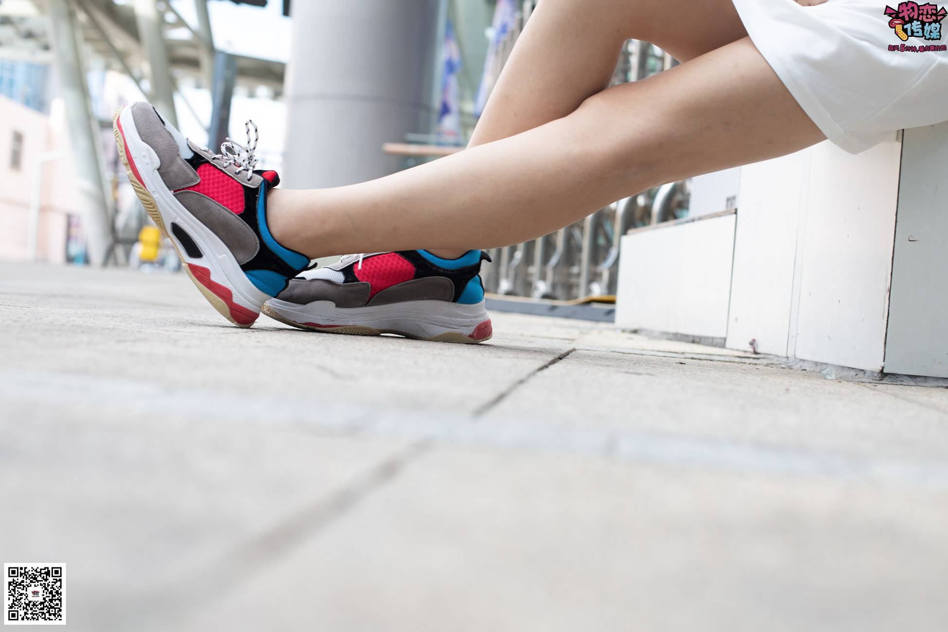 图片[74]-物恋传媒 No.049 露肩连衣裙搭配撞色老爹鞋，搭配粉色短棉袜 [126P] – 速更版-美库