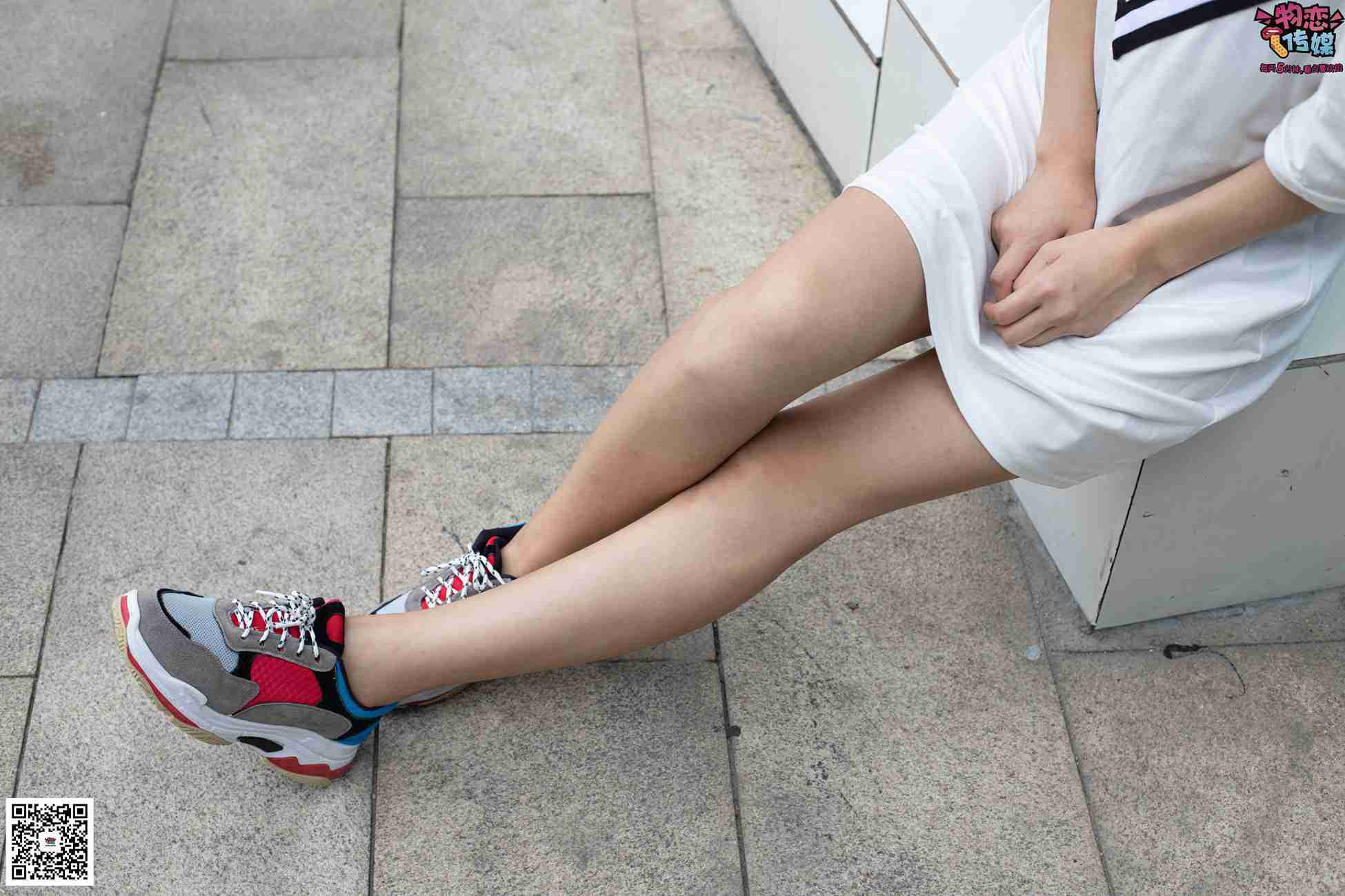 图片[77]-物恋传媒 No.049 露肩连衣裙搭配撞色老爹鞋，搭配粉色短棉袜 [126P] – 速更版-美库