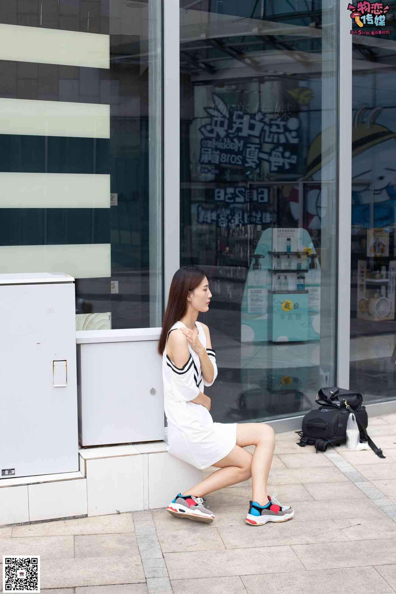 图片[80]-物恋传媒 No.049 露肩连衣裙搭配撞色老爹鞋，搭配粉色短棉袜 [126P] – 速更版-美库