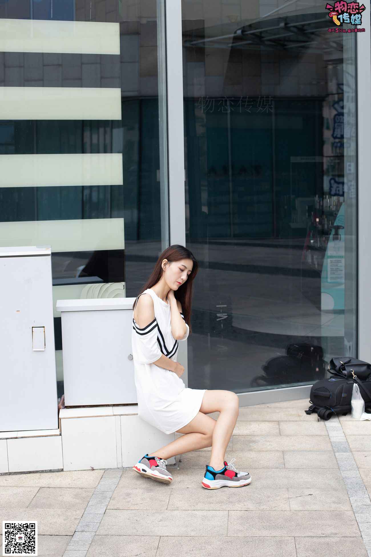 图片[81]-物恋传媒 No.049 露肩连衣裙搭配撞色老爹鞋，搭配粉色短棉袜 [126P] – 速更版-美库