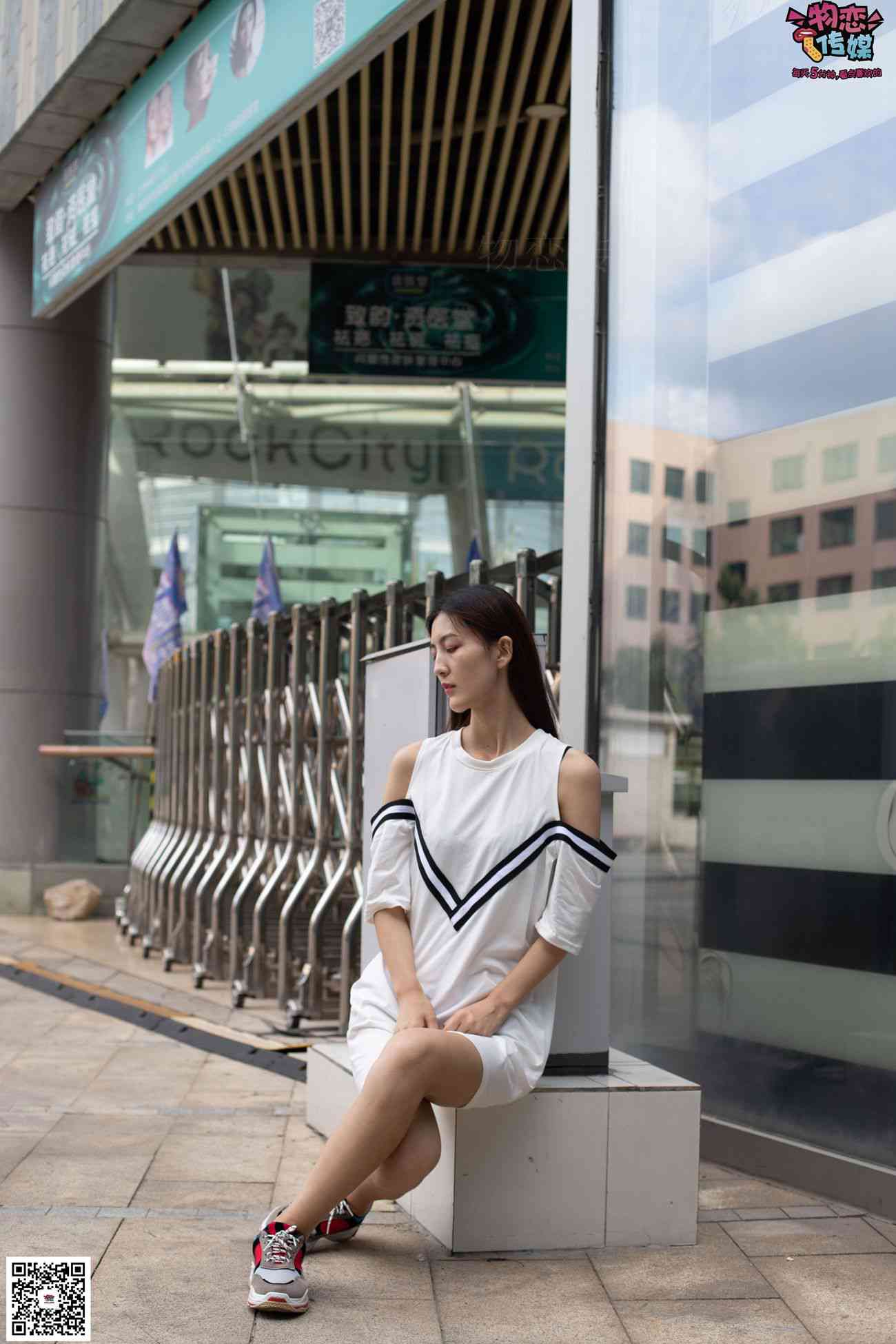 图片[83]-物恋传媒 No.049 露肩连衣裙搭配撞色老爹鞋，搭配粉色短棉袜 [126P] – 速更版-美库