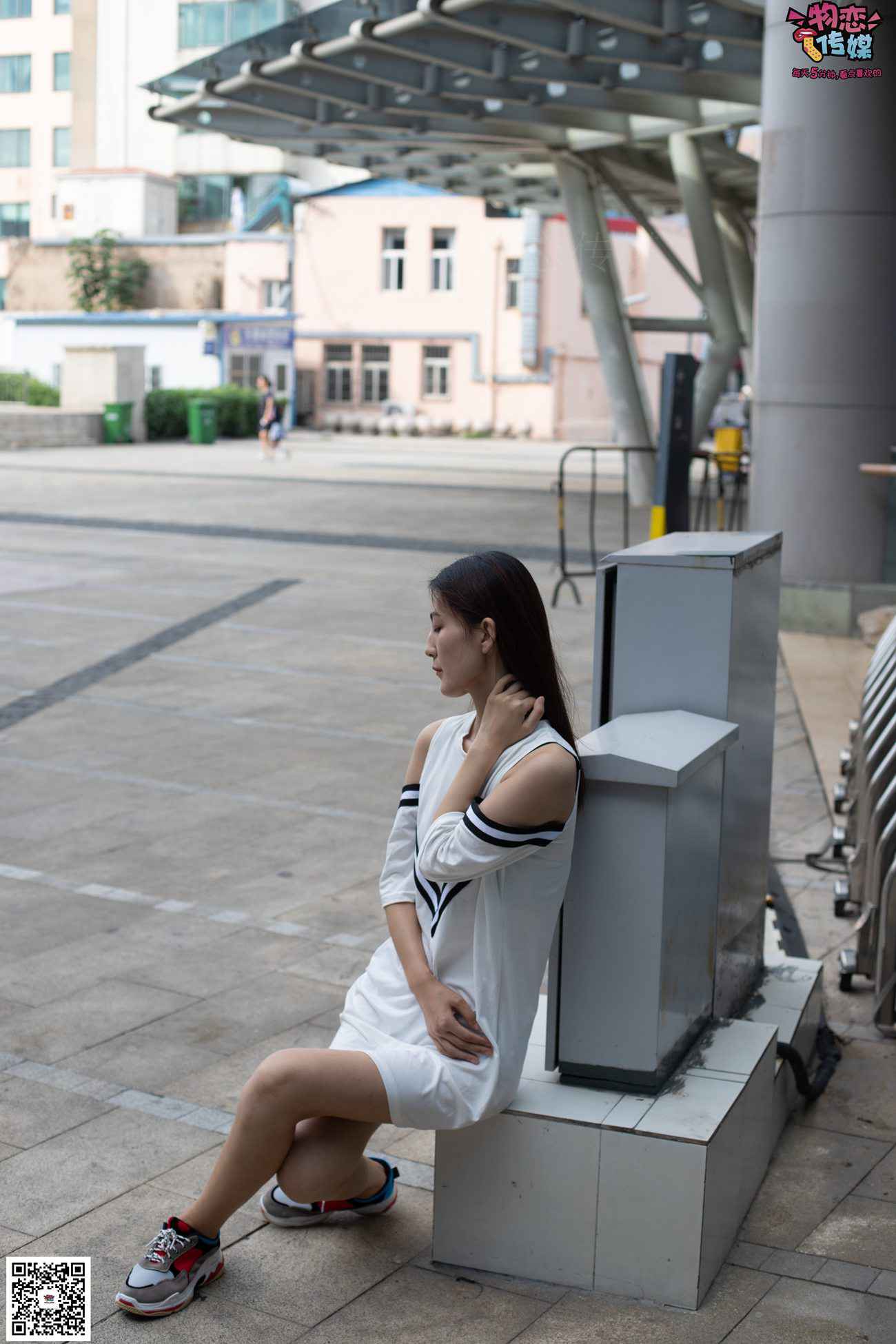 图片[84]-物恋传媒 No.049 露肩连衣裙搭配撞色老爹鞋，搭配粉色短棉袜 [126P] – 速更版-美库