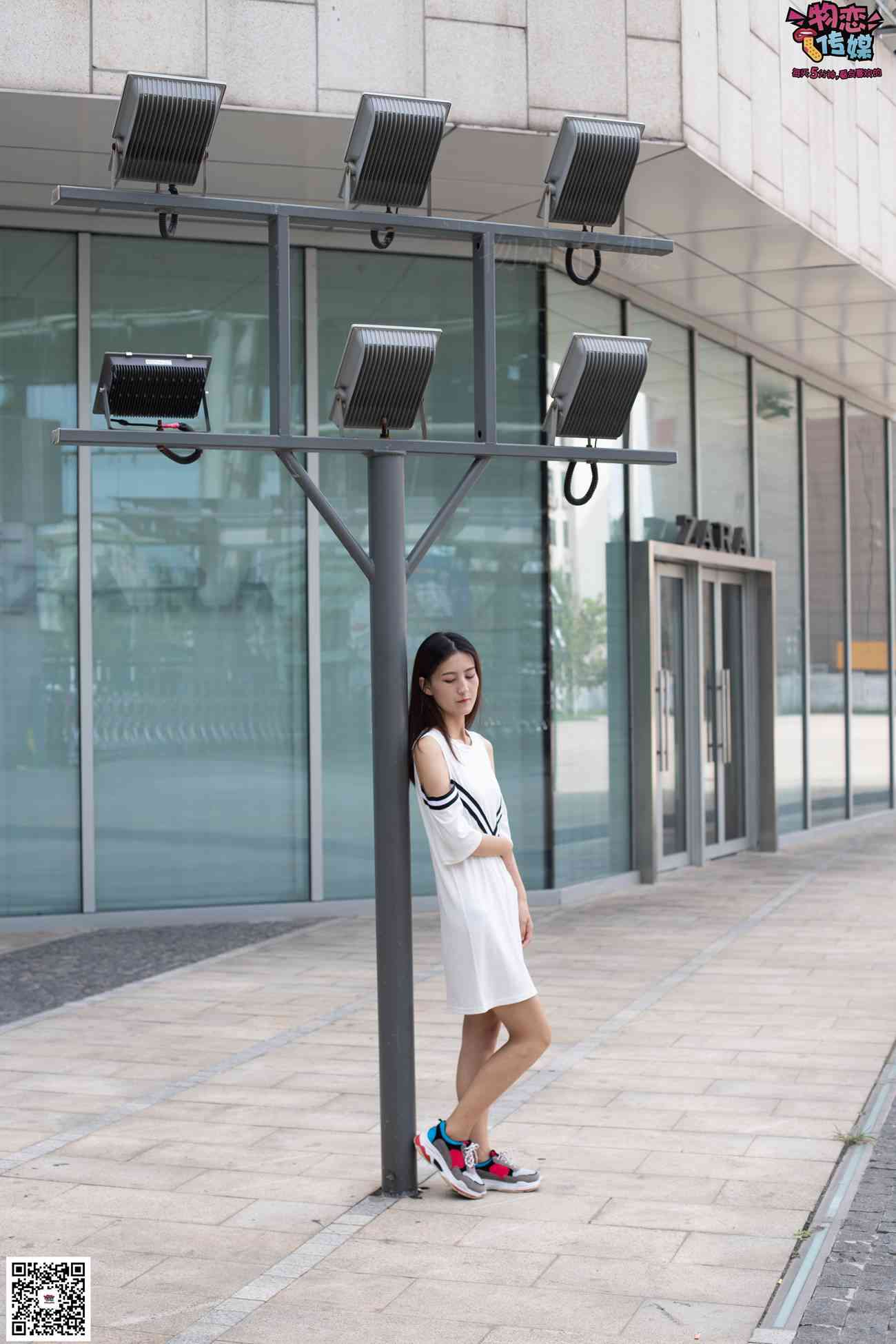 图片[95]-物恋传媒 No.049 露肩连衣裙搭配撞色老爹鞋，搭配粉色短棉袜 [126P] – 速更版-美库