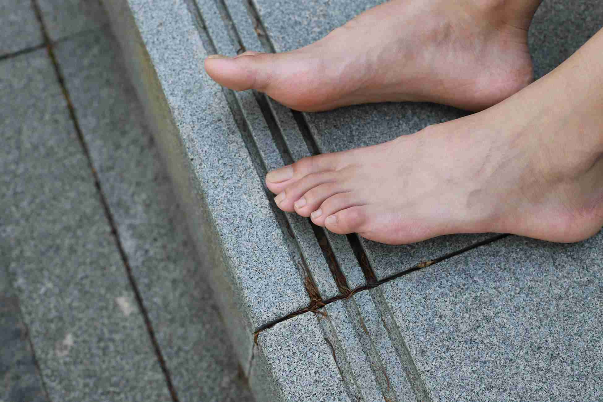 图片[77]-勿恋传媒 No.050 待我长发及腰,只为你的微笑,灰色NB配浅黄棉袜 [145P] – 速更版-美库