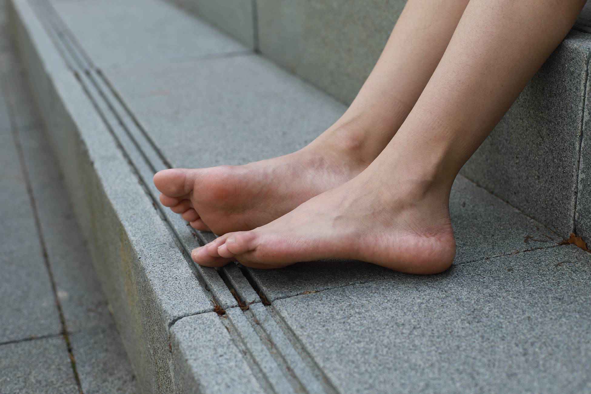 图片[79]-勿恋传媒 No.050 待我长发及腰,只为你的微笑,灰色NB配浅黄棉袜 [145P] – 速更版-美库