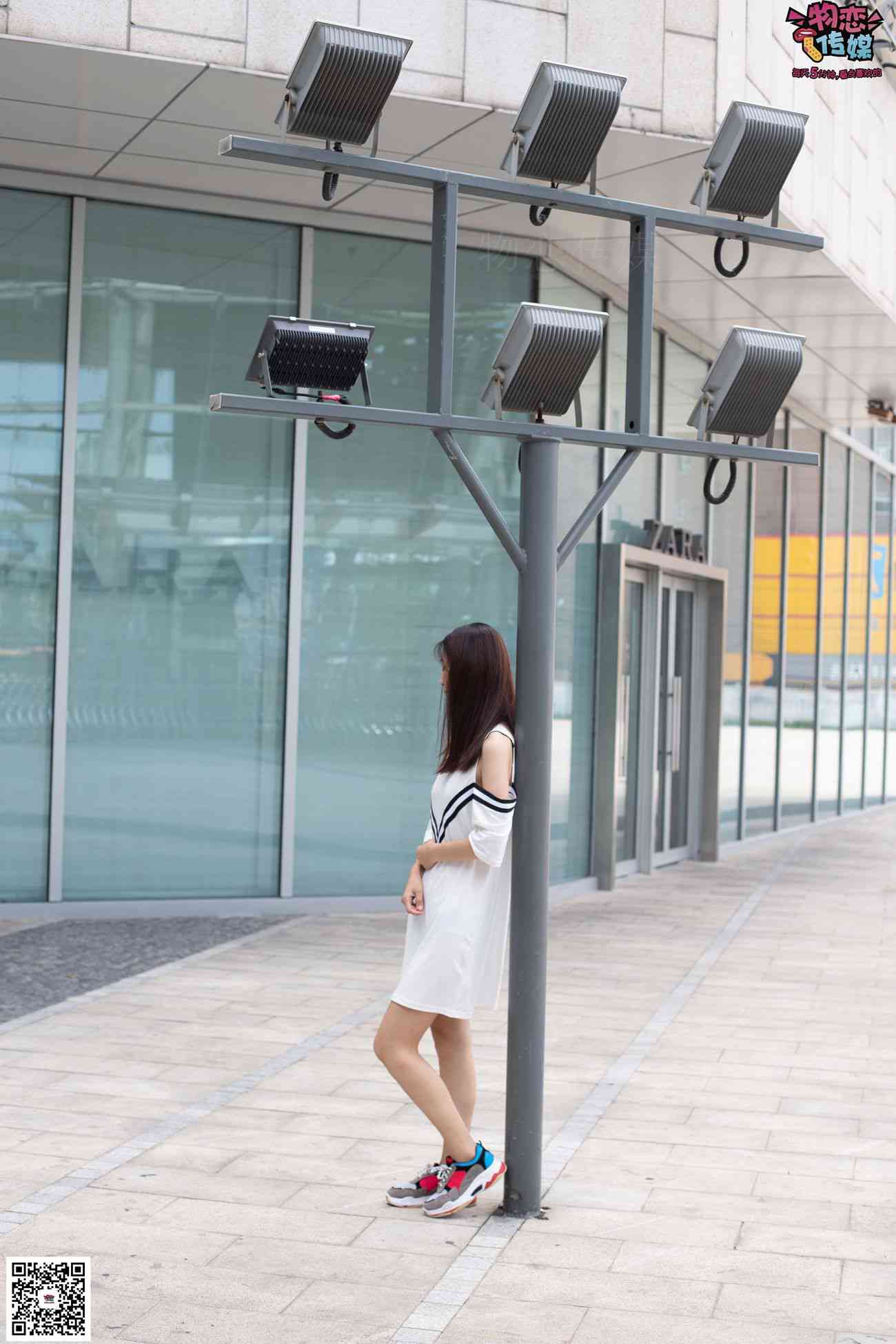 图片[99]-物恋传媒 No.049 露肩连衣裙搭配撞色老爹鞋，搭配粉色短棉袜 [126P] – 速更版-美库