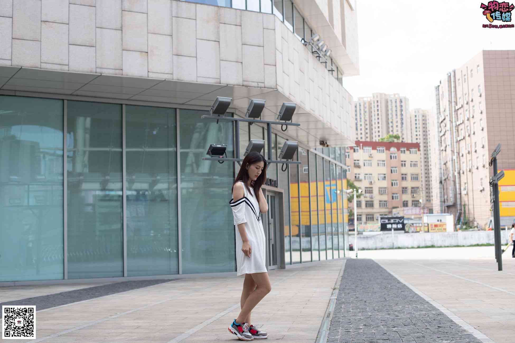 图片[100]-物恋传媒 No.049 露肩连衣裙搭配撞色老爹鞋，搭配粉色短棉袜 [126P] – 速更版-美库