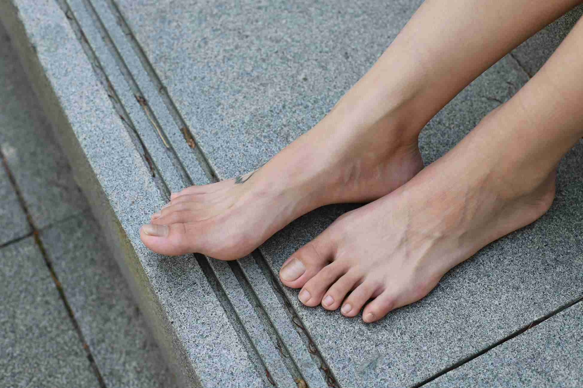 图片[83]-勿恋传媒 No.050 待我长发及腰,只为你的微笑,灰色NB配浅黄棉袜 [145P] – 速更版-美库