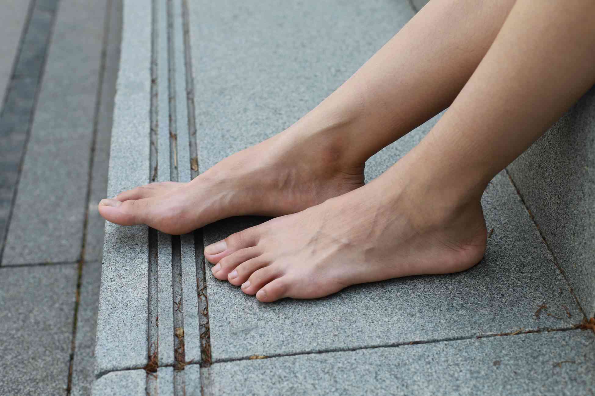 图片[84]-勿恋传媒 No.050 待我长发及腰,只为你的微笑,灰色NB配浅黄棉袜 [145P] – 速更版-美库