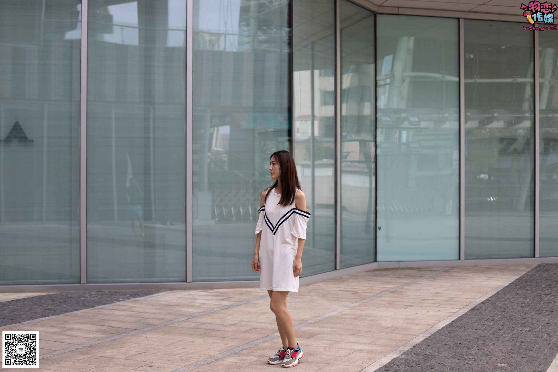 图片[102]-物恋传媒 No.049 露肩连衣裙搭配撞色老爹鞋，搭配粉色短棉袜 [126P] – 速更版-美库