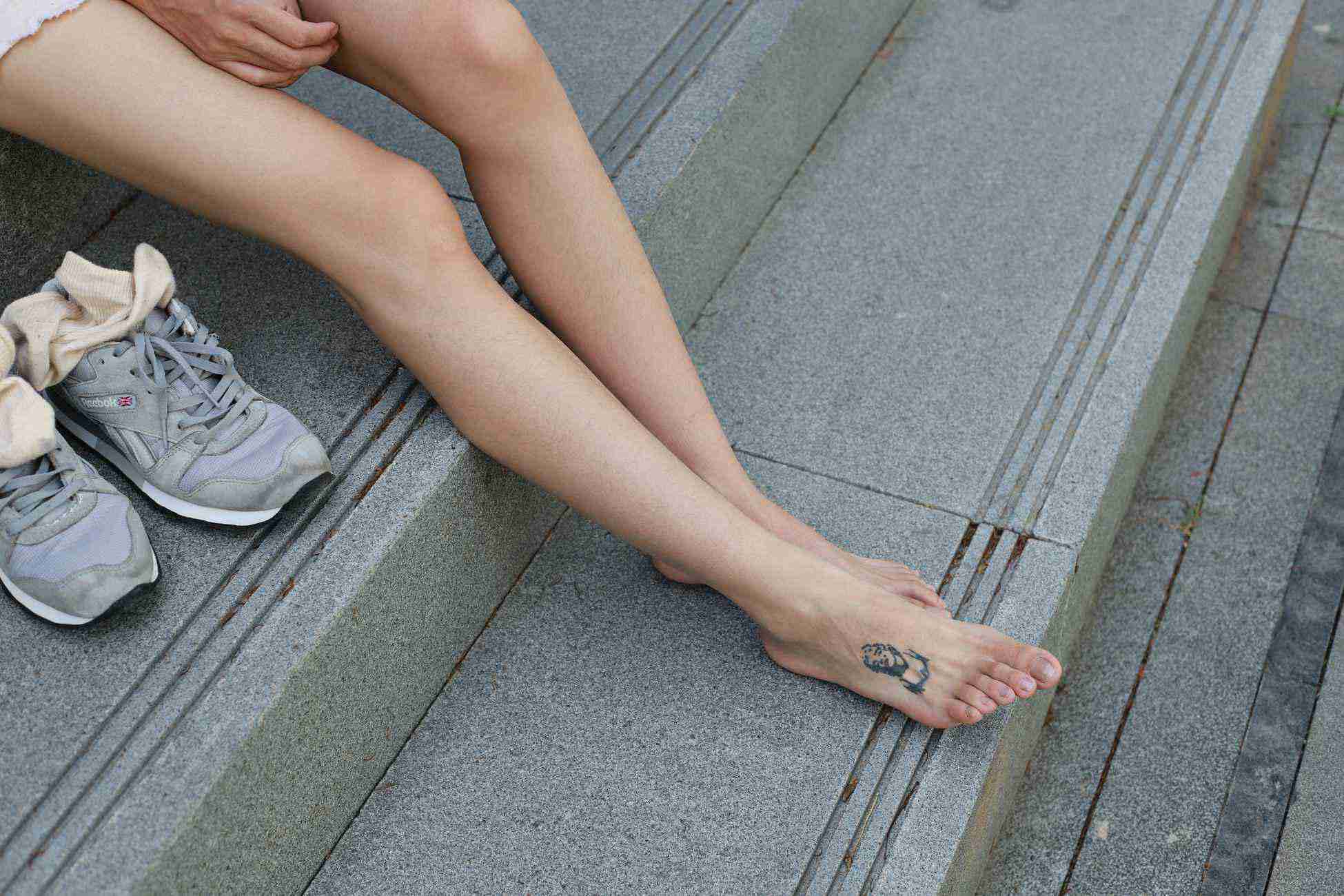 图片[88]-勿恋传媒 No.050 待我长发及腰,只为你的微笑,灰色NB配浅黄棉袜 [145P] – 速更版-美库