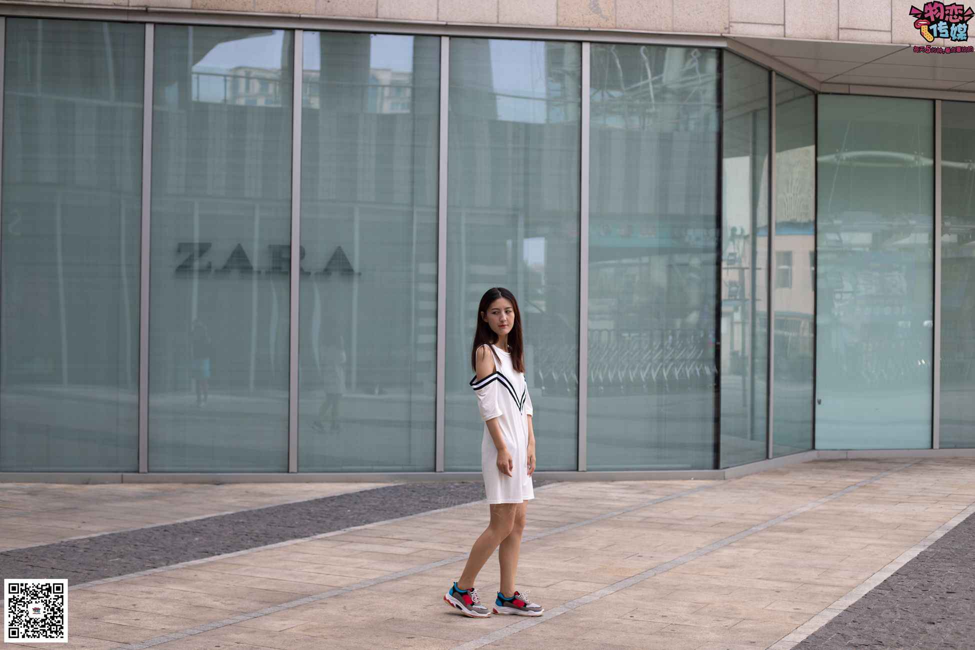 图片[105]-物恋传媒 No.049 露肩连衣裙搭配撞色老爹鞋，搭配粉色短棉袜 [126P] – 速更版-美库