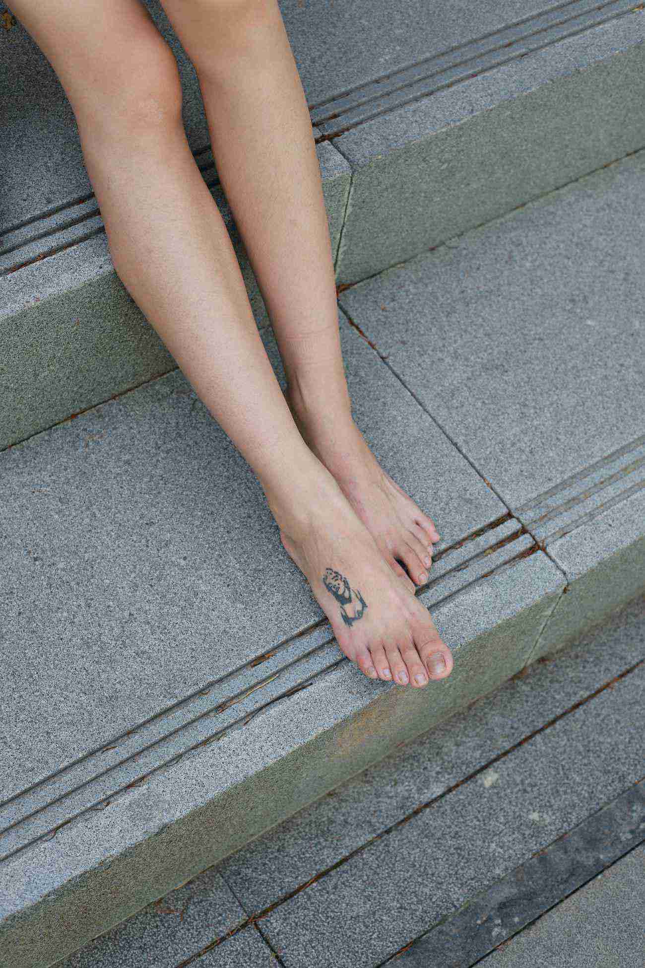 图片[90]-勿恋传媒 No.050 待我长发及腰,只为你的微笑,灰色NB配浅黄棉袜 [145P] – 速更版-美库