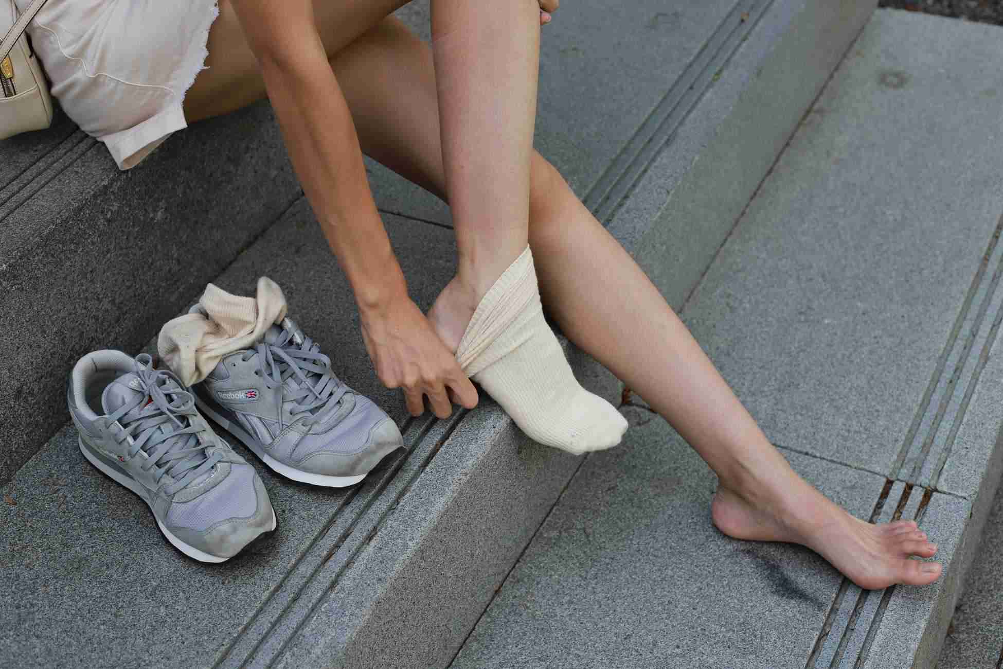 图片[94]-勿恋传媒 No.050 待我长发及腰,只为你的微笑,灰色NB配浅黄棉袜 [145P] – 速更版-美库