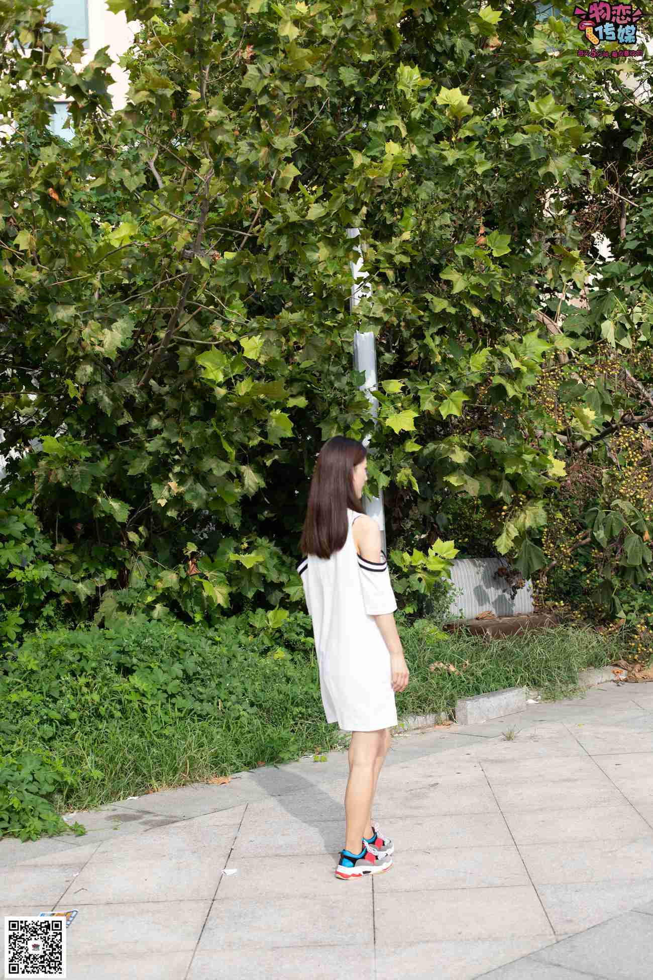 图片[111]-物恋传媒 No.049 露肩连衣裙搭配撞色老爹鞋，搭配粉色短棉袜 [126P] – 速更版-美库