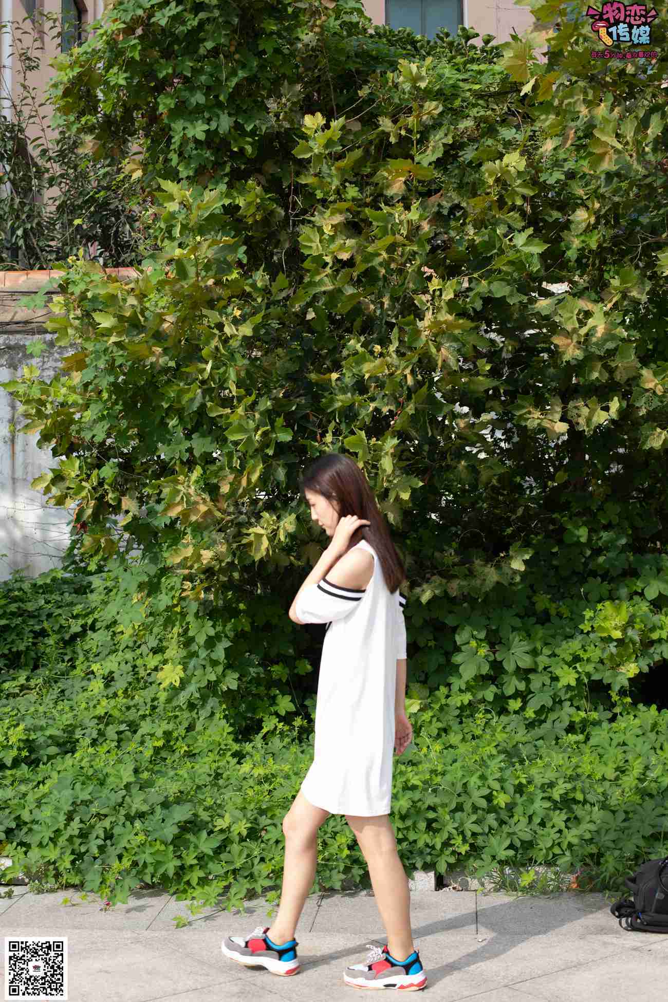 图片[112]-物恋传媒 No.049 露肩连衣裙搭配撞色老爹鞋，搭配粉色短棉袜 [126P] – 速更版-美库