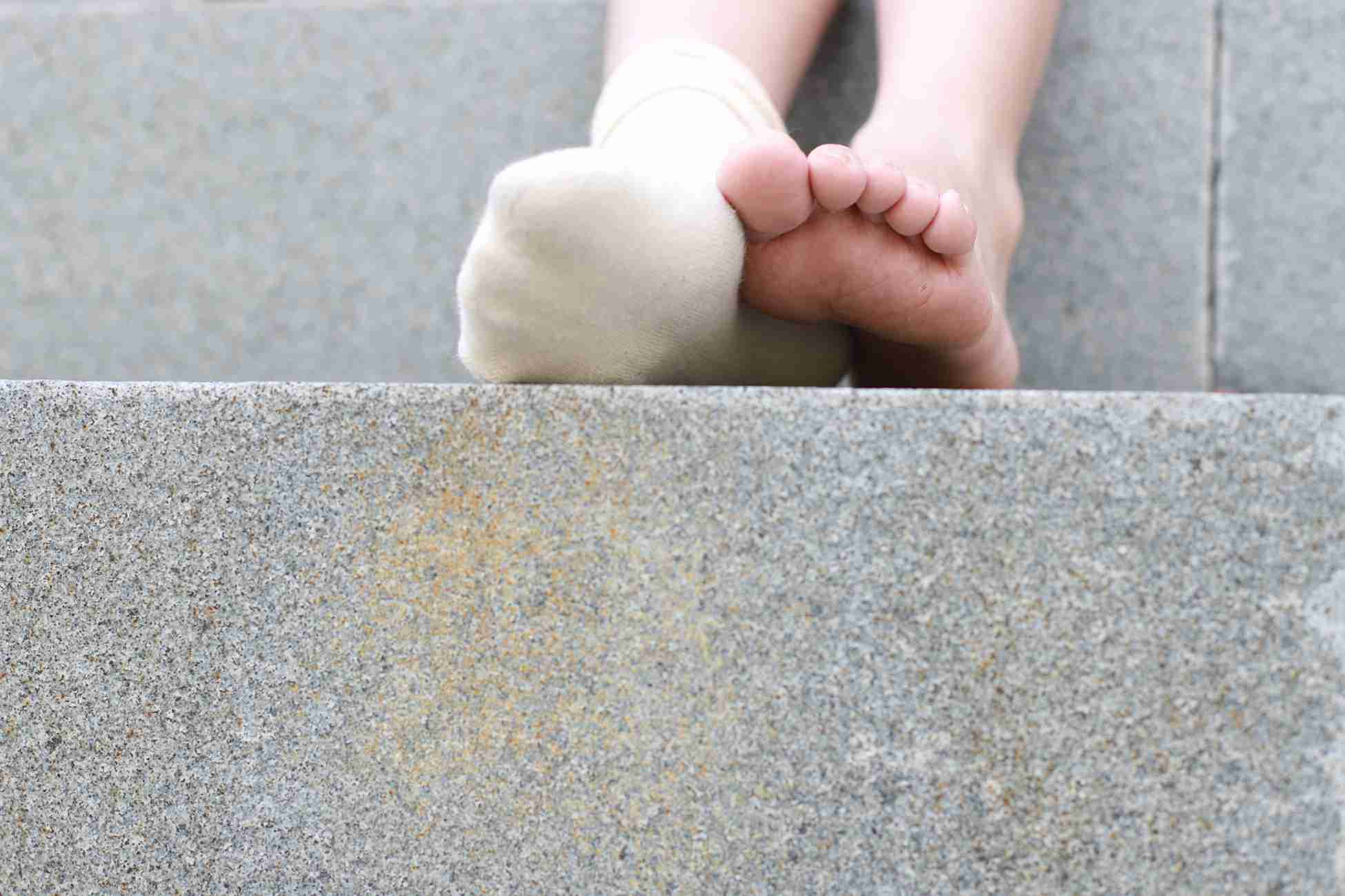 图片[99]-勿恋传媒 No.050 待我长发及腰,只为你的微笑,灰色NB配浅黄棉袜 [145P] – 速更版-美库