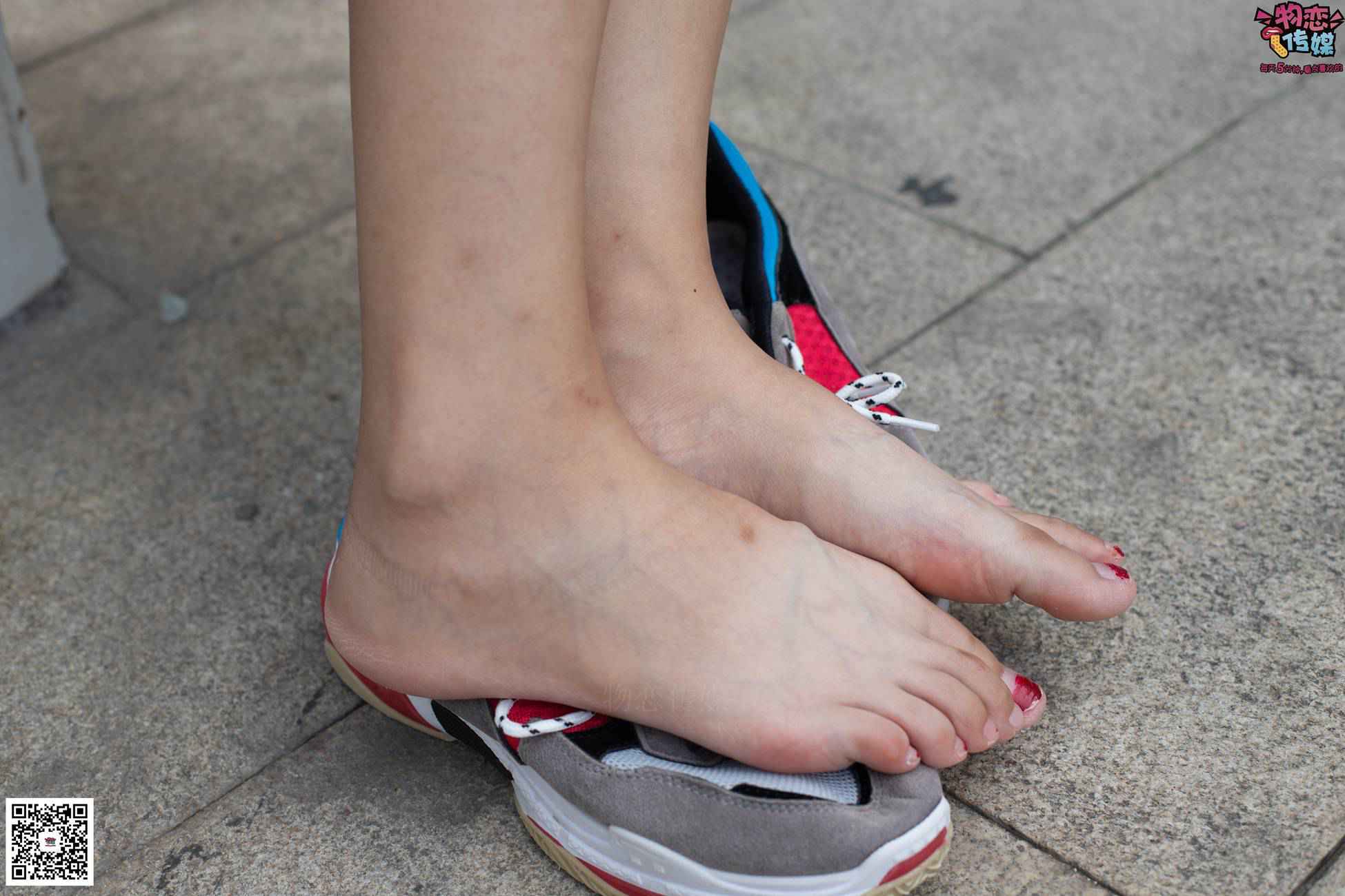 图片[123]-物恋传媒 No.049 露肩连衣裙搭配撞色老爹鞋，搭配粉色短棉袜 [126P] – 速更版-美库