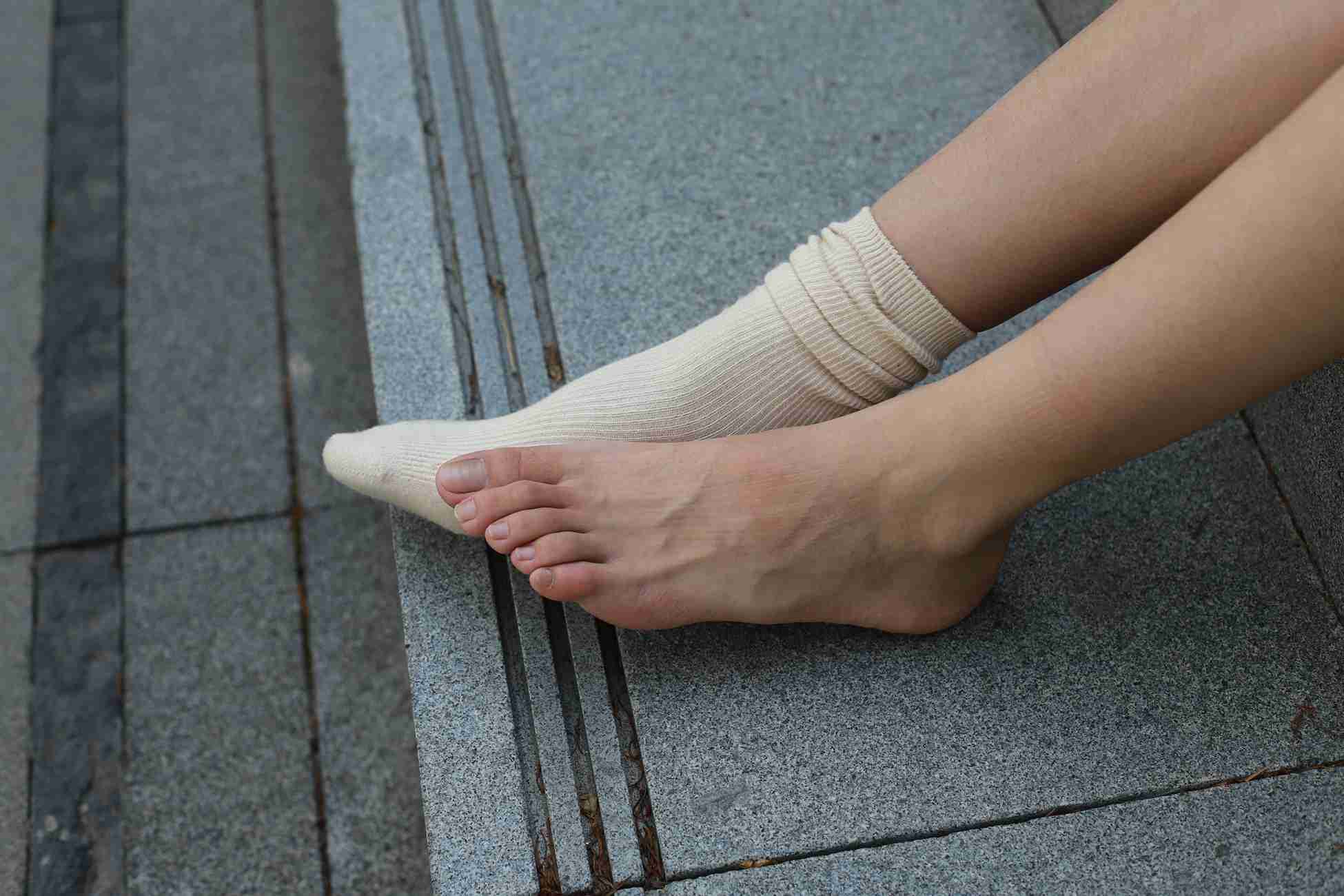 图片[109]-勿恋传媒 No.050 待我长发及腰,只为你的微笑,灰色NB配浅黄棉袜 [145P] – 速更版-美库