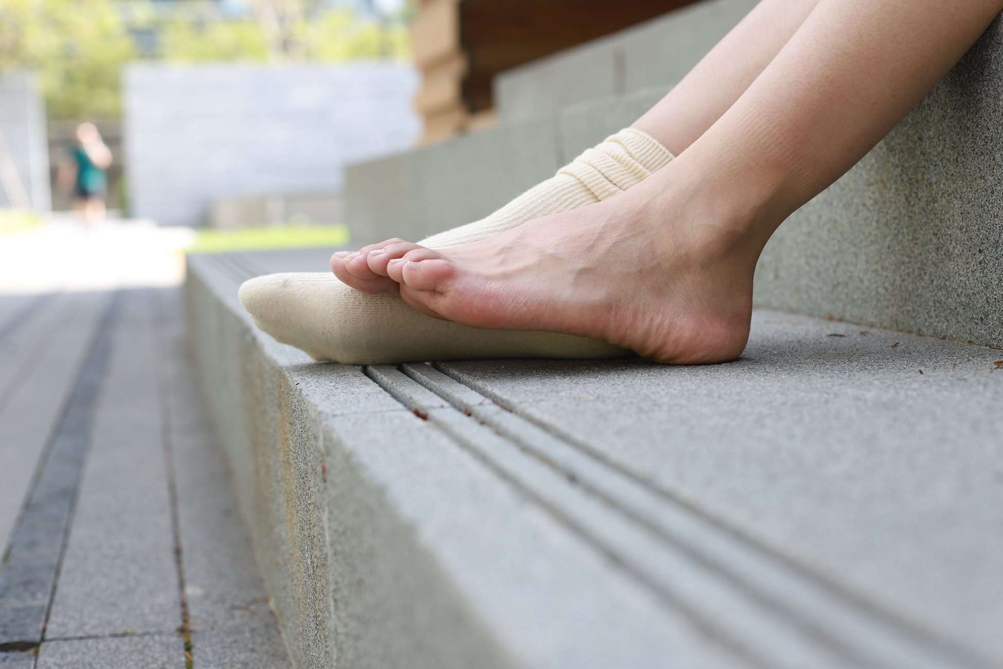 图片[110]-勿恋传媒 No.050 待我长发及腰,只为你的微笑,灰色NB配浅黄棉袜 [145P] – 速更版-美库