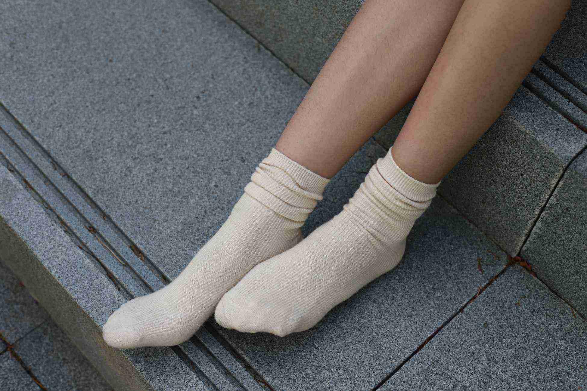 图片[117]-勿恋传媒 No.050 待我长发及腰,只为你的微笑,灰色NB配浅黄棉袜 [145P] – 速更版-美库