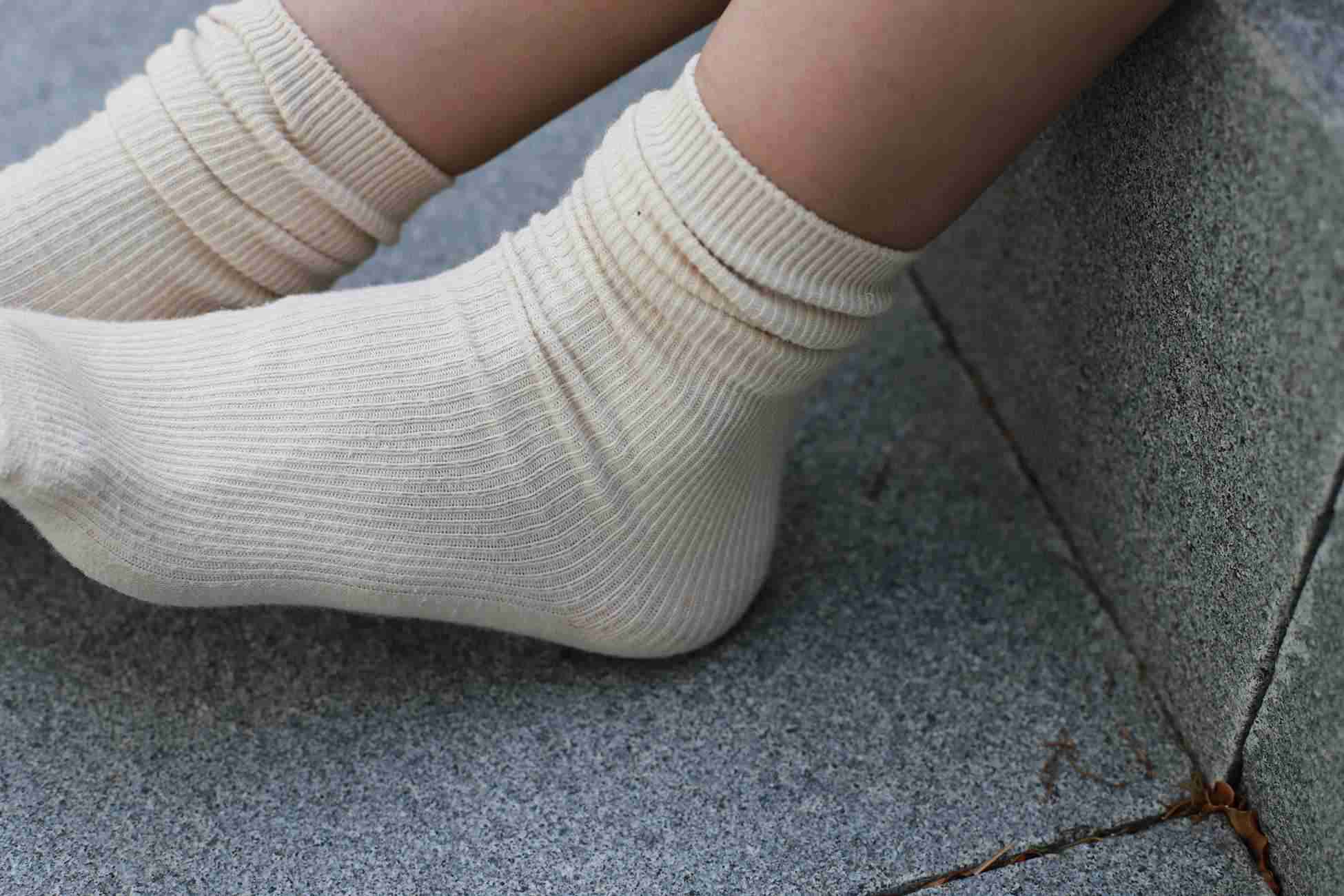 图片[124]-勿恋传媒 No.050 待我长发及腰,只为你的微笑,灰色NB配浅黄棉袜 [145P] – 速更版-美库