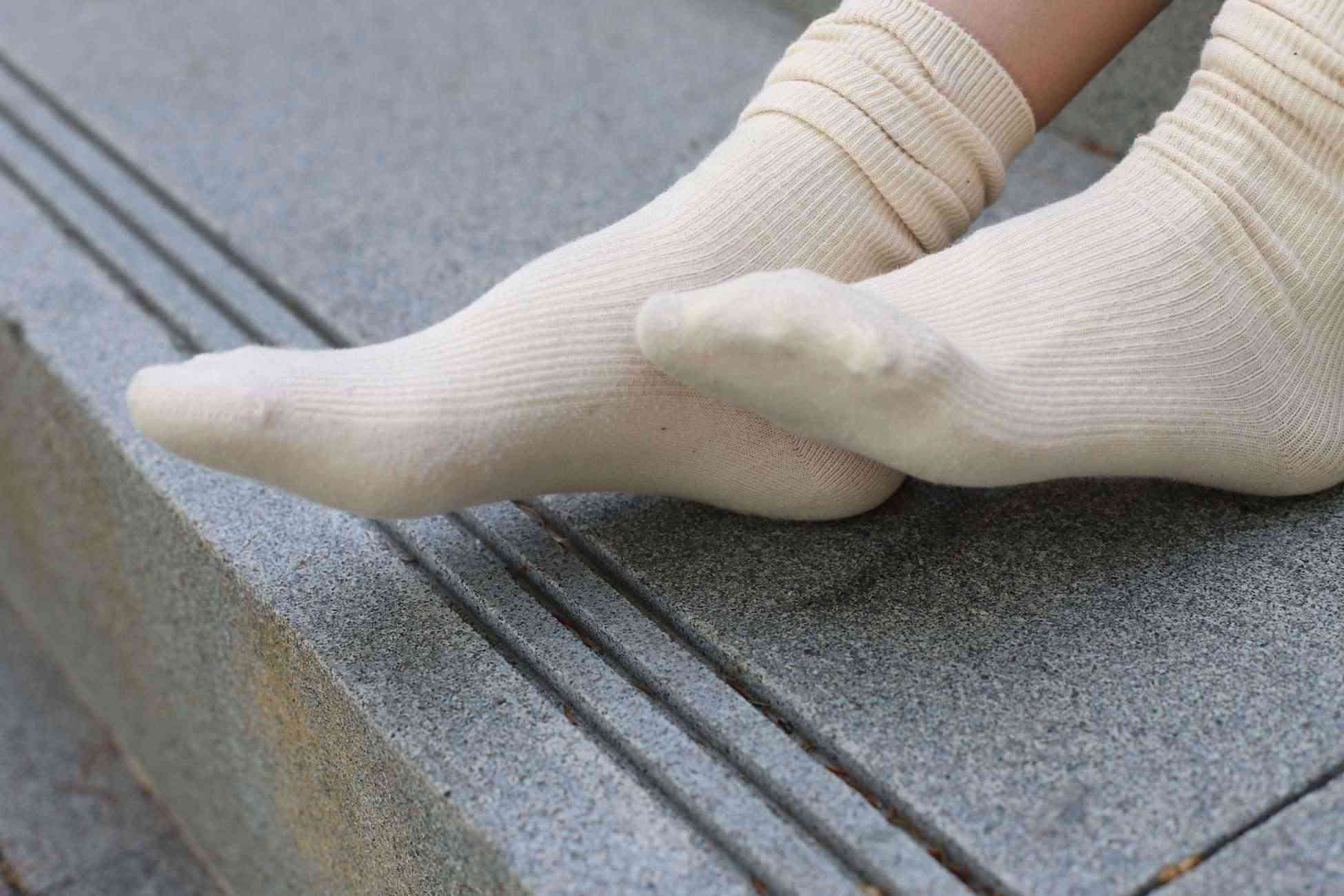 图片[128]-勿恋传媒 No.050 待我长发及腰,只为你的微笑,灰色NB配浅黄棉袜 [145P] – 速更版-美库