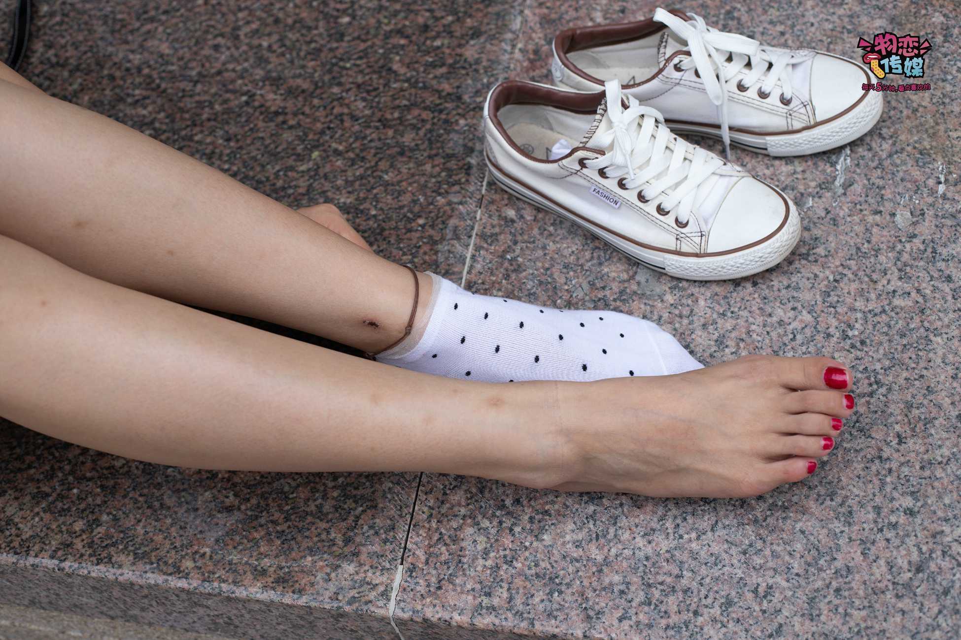 图片[15]-物恋传媒 No.51 俏皮露肩T恤搭配粉色小短裙,白色板鞋配白色斑点袜 [148P] – 速更版-美库