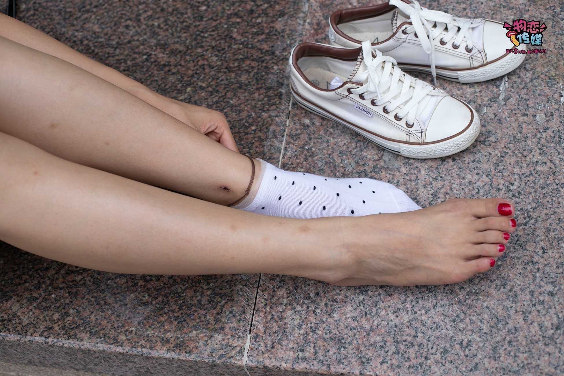 图片[16]-物恋传媒 No.51 俏皮露肩T恤搭配粉色小短裙,白色板鞋配白色斑点袜 [148P] – 速更版-美库