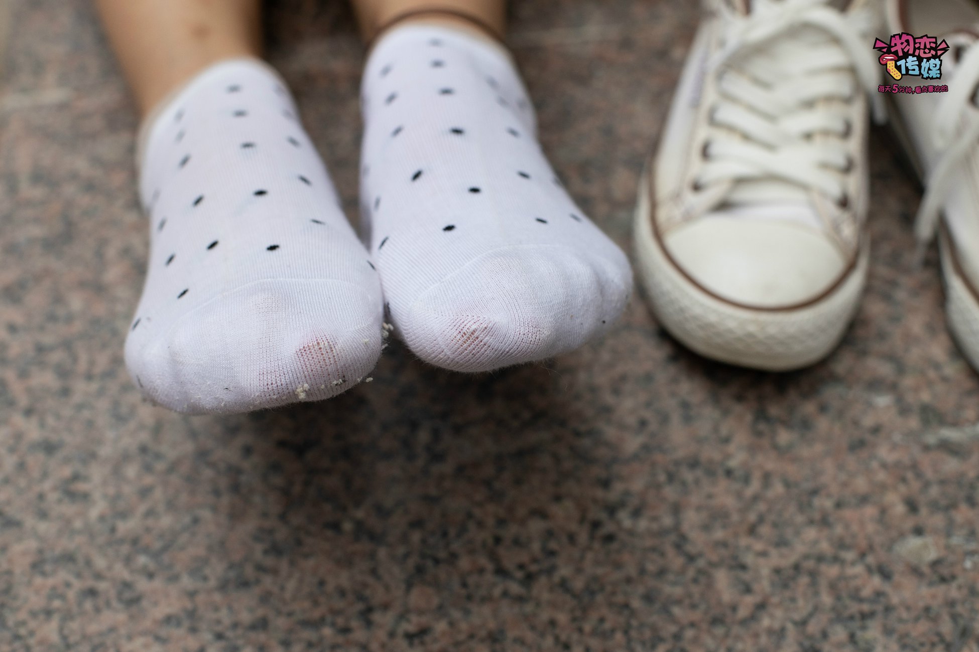 图片[30]-物恋传媒 No.51 俏皮露肩T恤搭配粉色小短裙,白色板鞋配白色斑点袜 [148P] – 速更版-美库