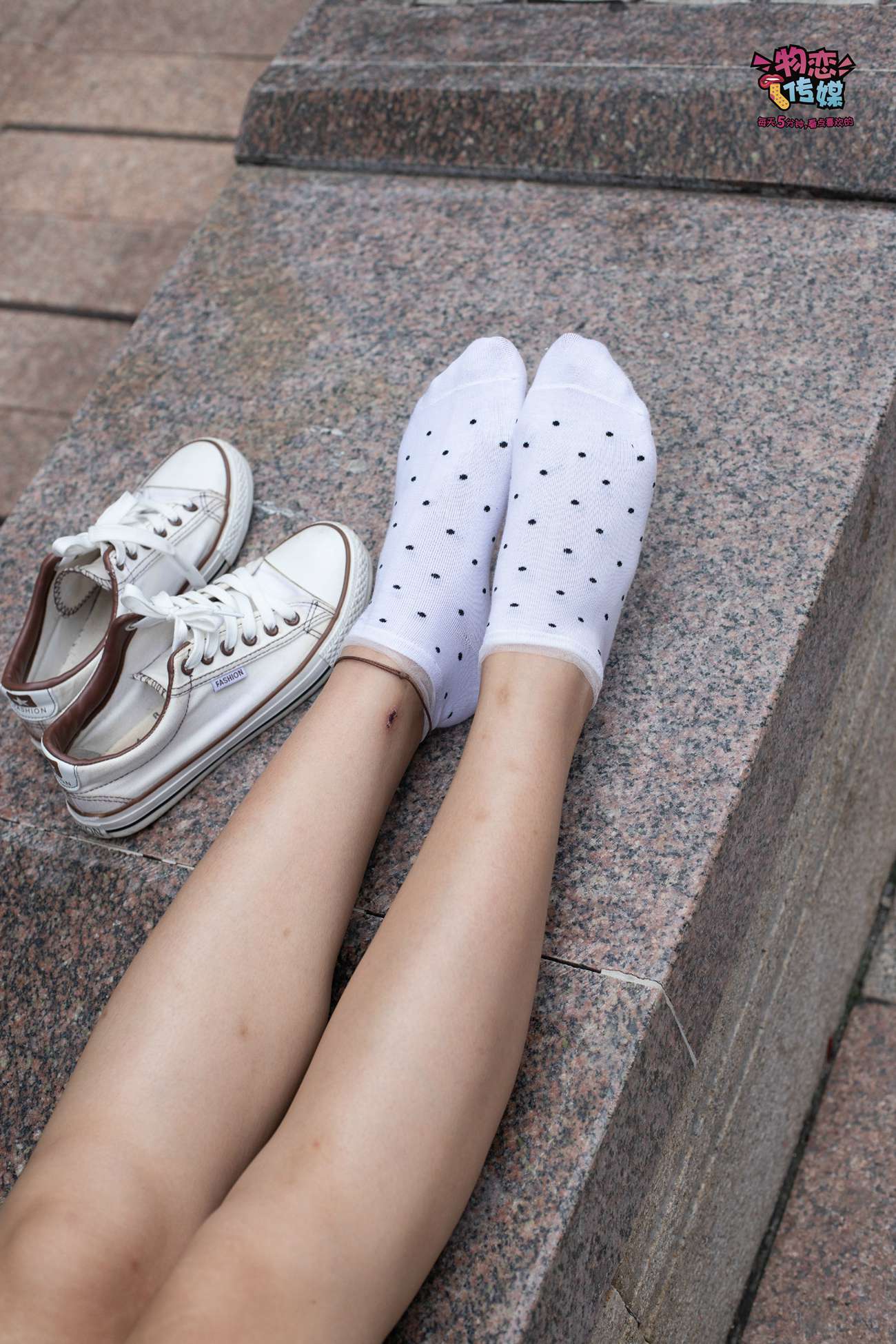 图片[34]-物恋传媒 No.51 俏皮露肩T恤搭配粉色小短裙,白色板鞋配白色斑点袜 [148P] – 速更版-美库