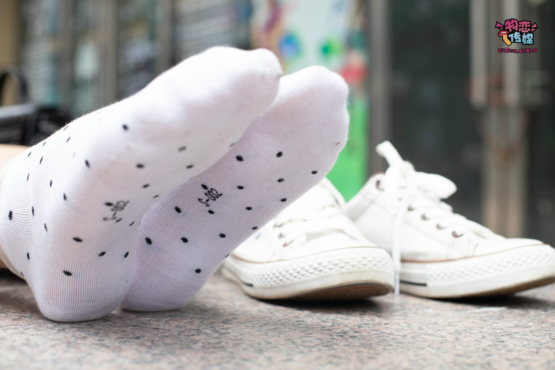 图片[39]-物恋传媒 No.51 俏皮露肩T恤搭配粉色小短裙,白色板鞋配白色斑点袜 [148P] – 速更版-美库