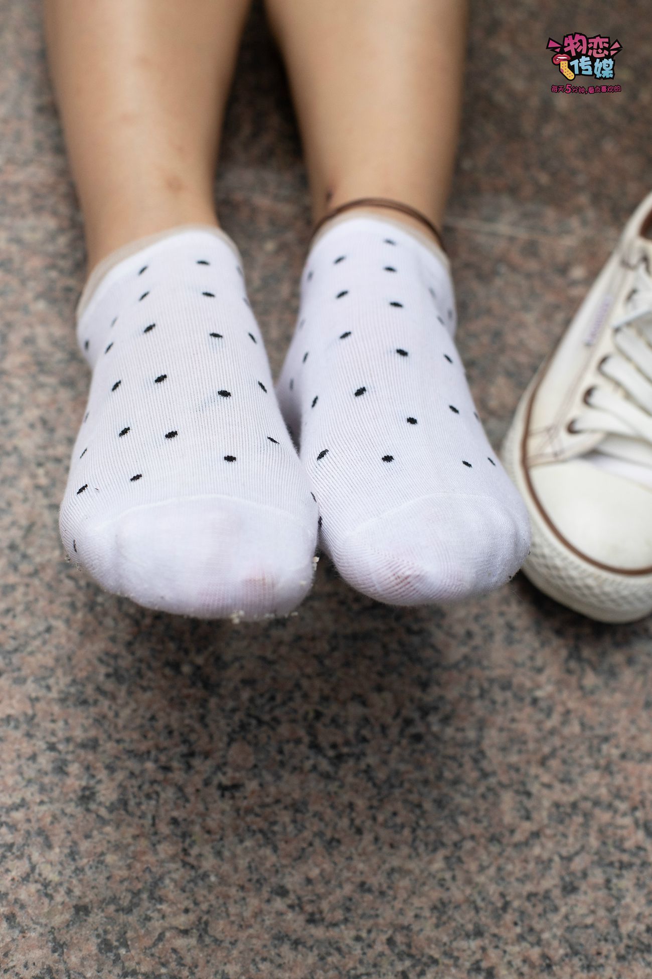 图片[44]-物恋传媒 No.51 俏皮露肩T恤搭配粉色小短裙,白色板鞋配白色斑点袜 [148P] – 速更版-美库