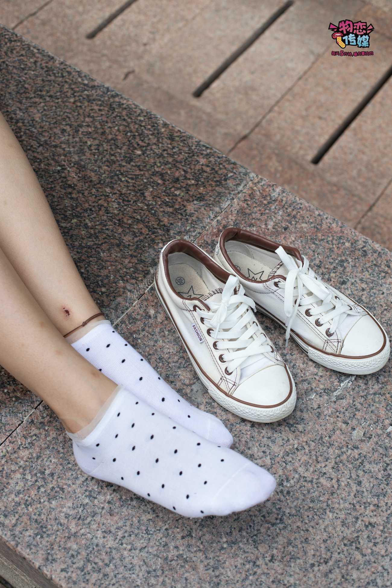 图片[47]-物恋传媒 No.51 俏皮露肩T恤搭配粉色小短裙,白色板鞋配白色斑点袜 [148P] – 速更版-美库