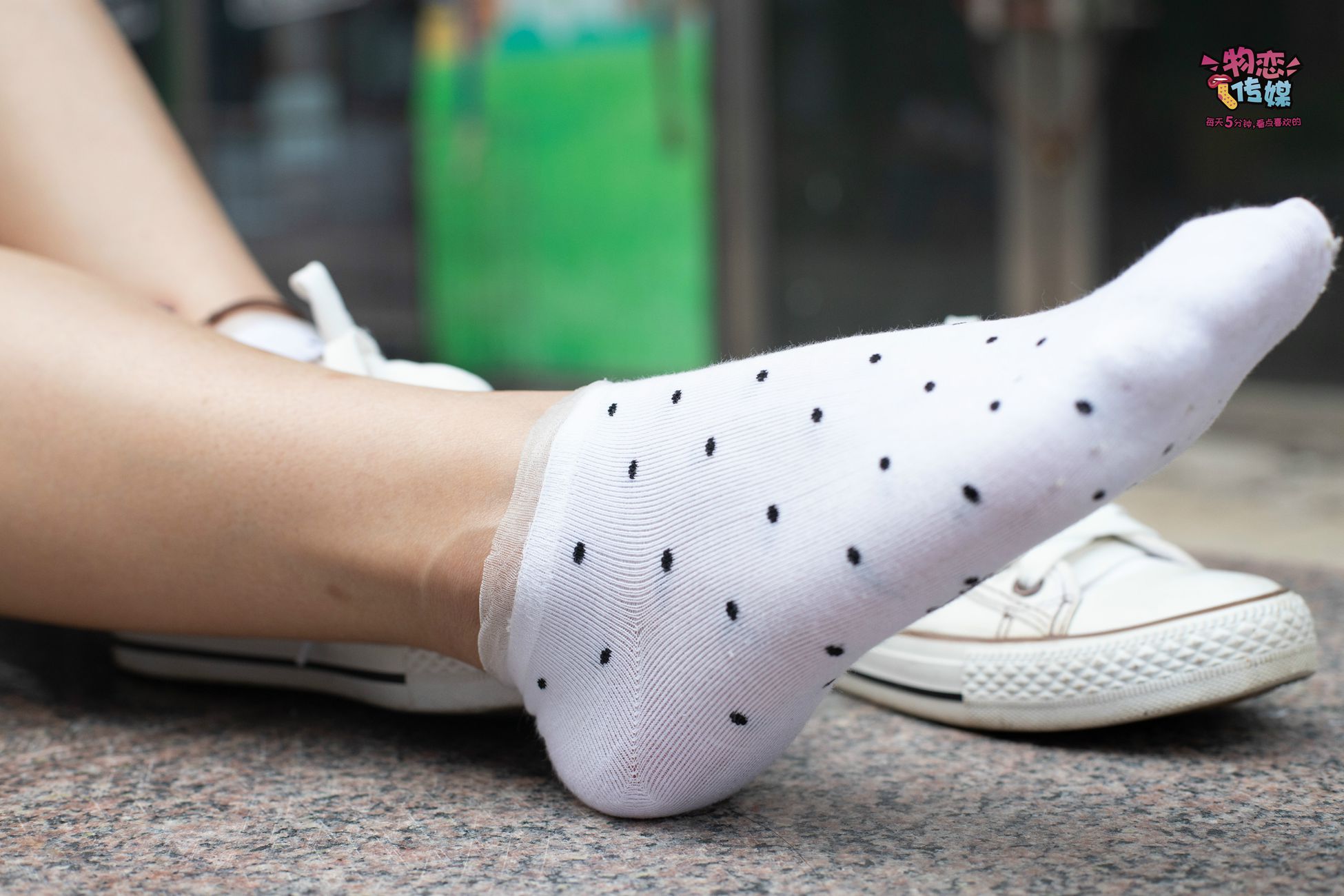 图片[61]-物恋传媒 No.51 俏皮露肩T恤搭配粉色小短裙,白色板鞋配白色斑点袜 [148P] – 速更版-美库