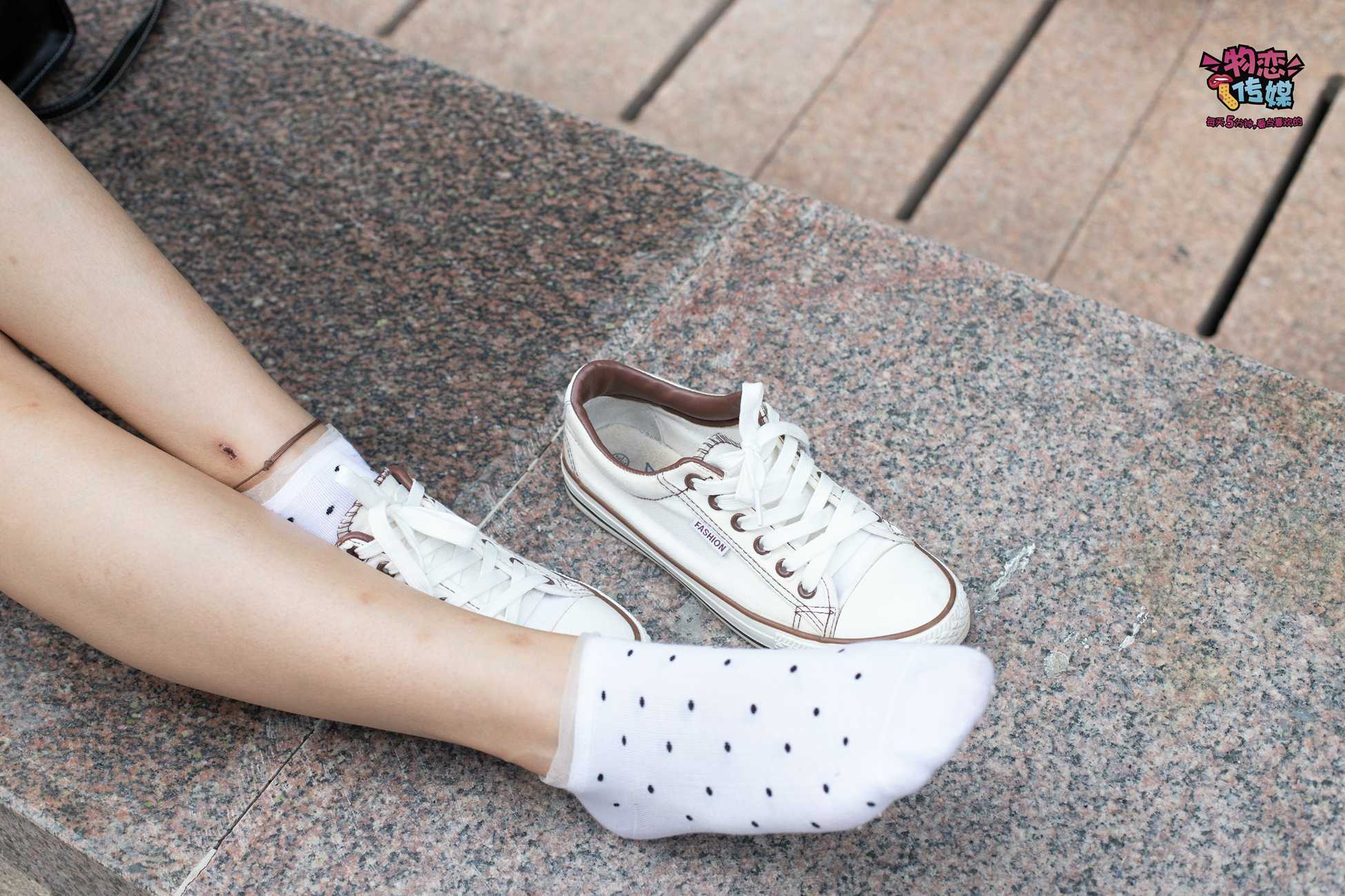 图片[63]-物恋传媒 No.51 俏皮露肩T恤搭配粉色小短裙,白色板鞋配白色斑点袜 [148P] – 速更版-美库