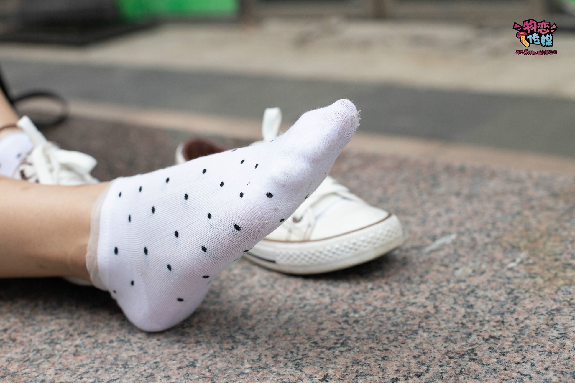 图片[66]-物恋传媒 No.51 俏皮露肩T恤搭配粉色小短裙,白色板鞋配白色斑点袜 [148P] – 速更版-美库