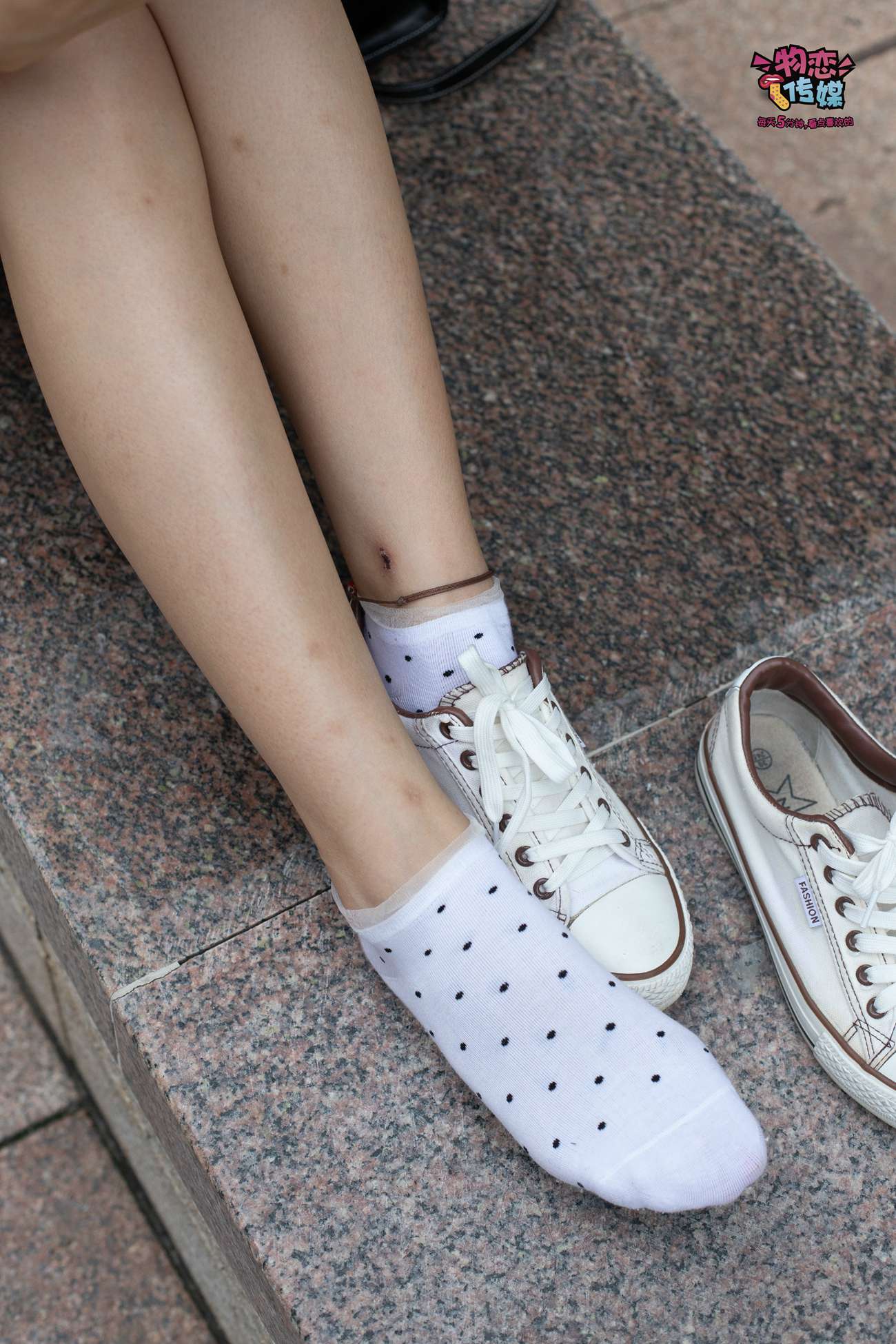 图片[72]-物恋传媒 No.51 俏皮露肩T恤搭配粉色小短裙,白色板鞋配白色斑点袜 [148P] – 速更版-美库