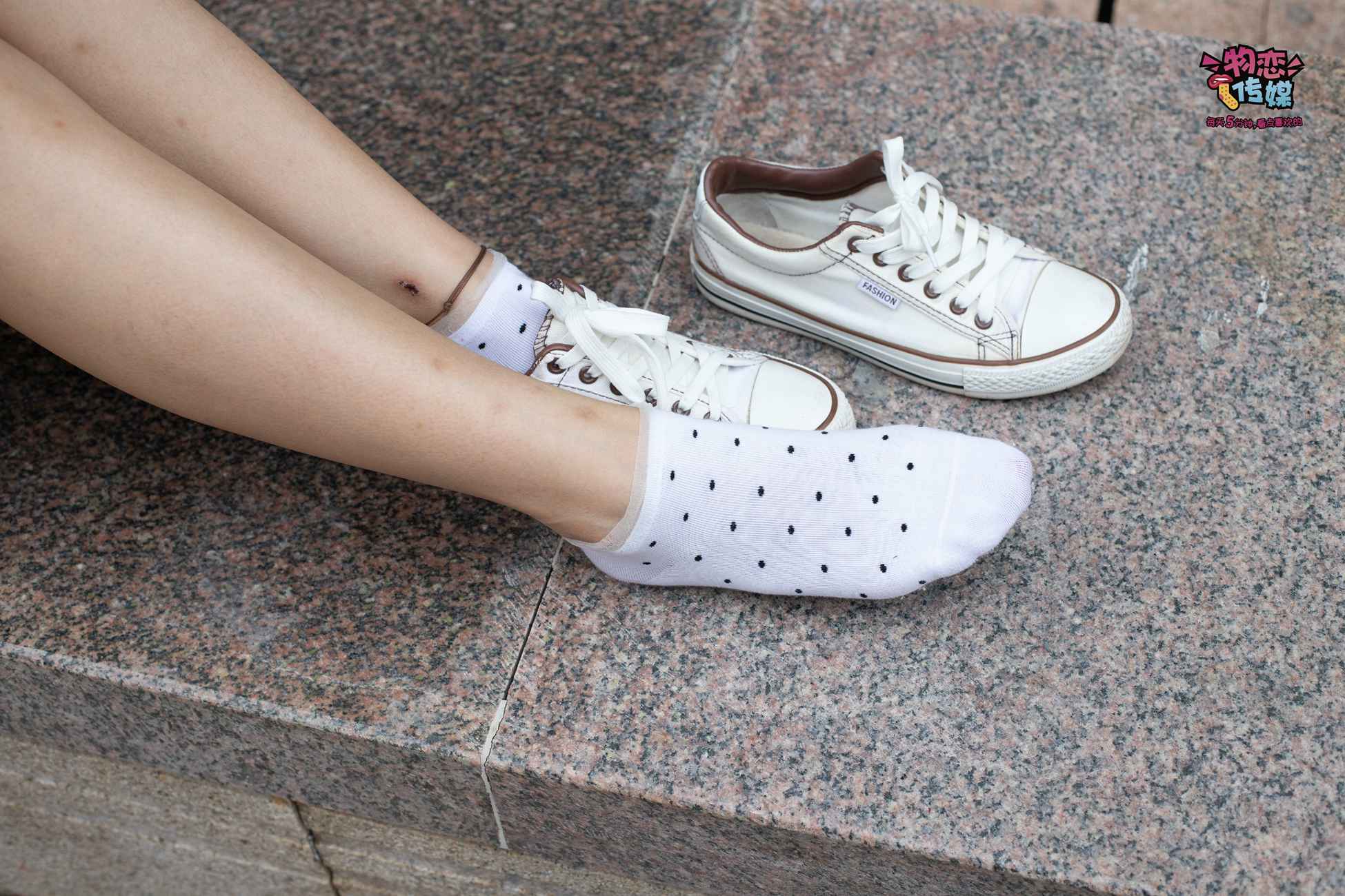 图片[73]-物恋传媒 No.51 俏皮露肩T恤搭配粉色小短裙,白色板鞋配白色斑点袜 [148P] – 速更版-美库