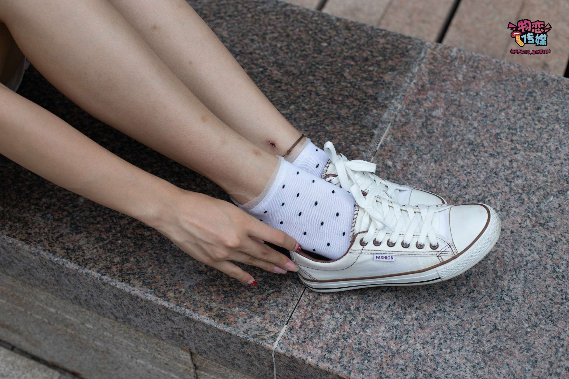 图片[75]-物恋传媒 No.51 俏皮露肩T恤搭配粉色小短裙,白色板鞋配白色斑点袜 [148P] – 速更版-美库