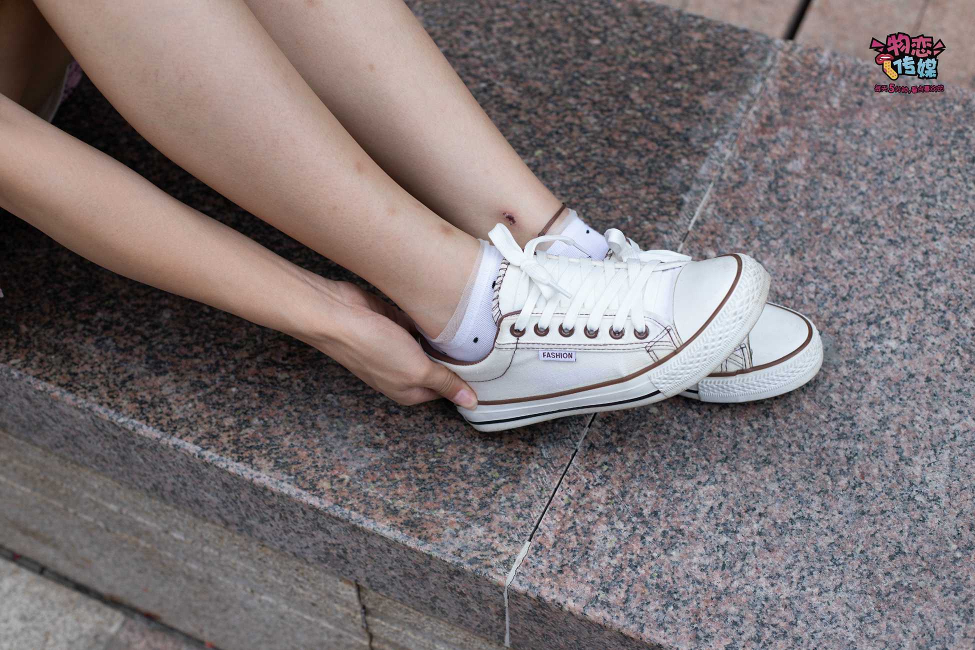 图片[78]-物恋传媒 No.51 俏皮露肩T恤搭配粉色小短裙,白色板鞋配白色斑点袜 [148P] – 速更版-美库